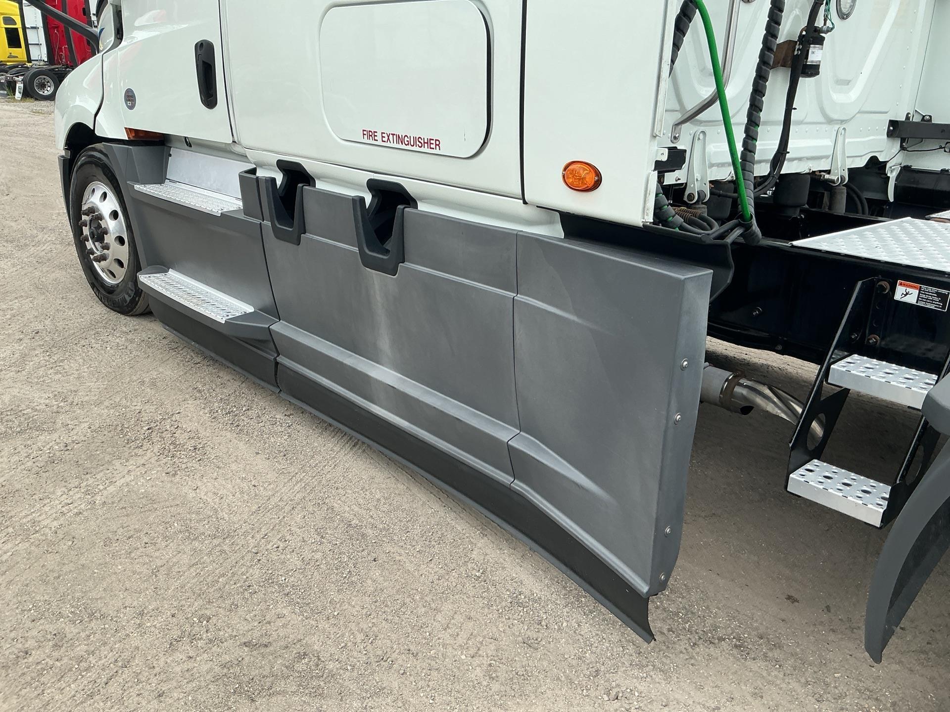 2022 Freightliner Cascadia 126