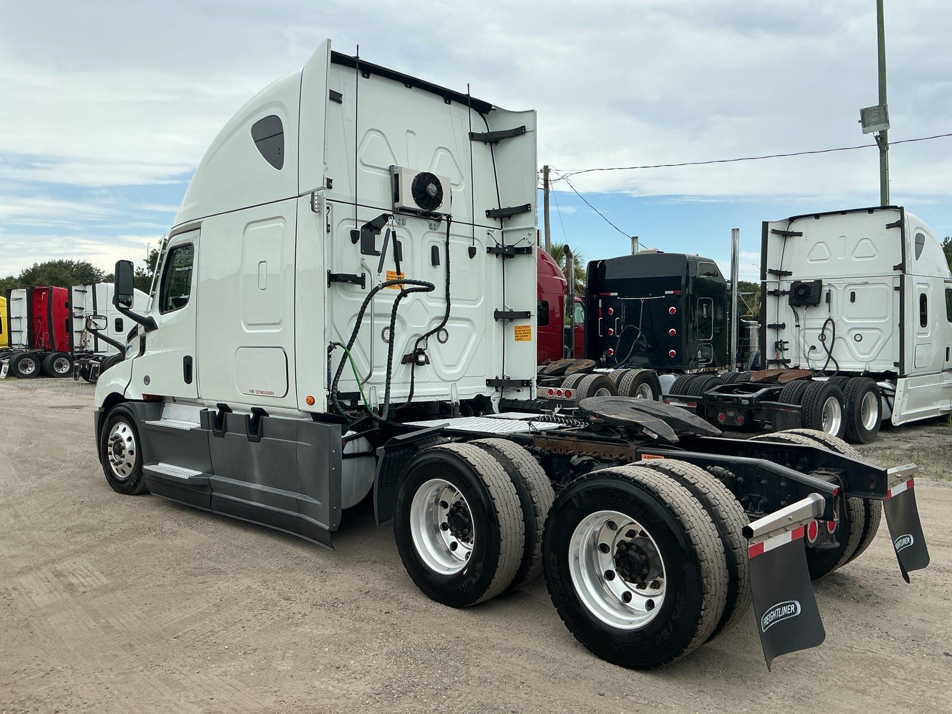 2022 Freightliner Cascadia 126