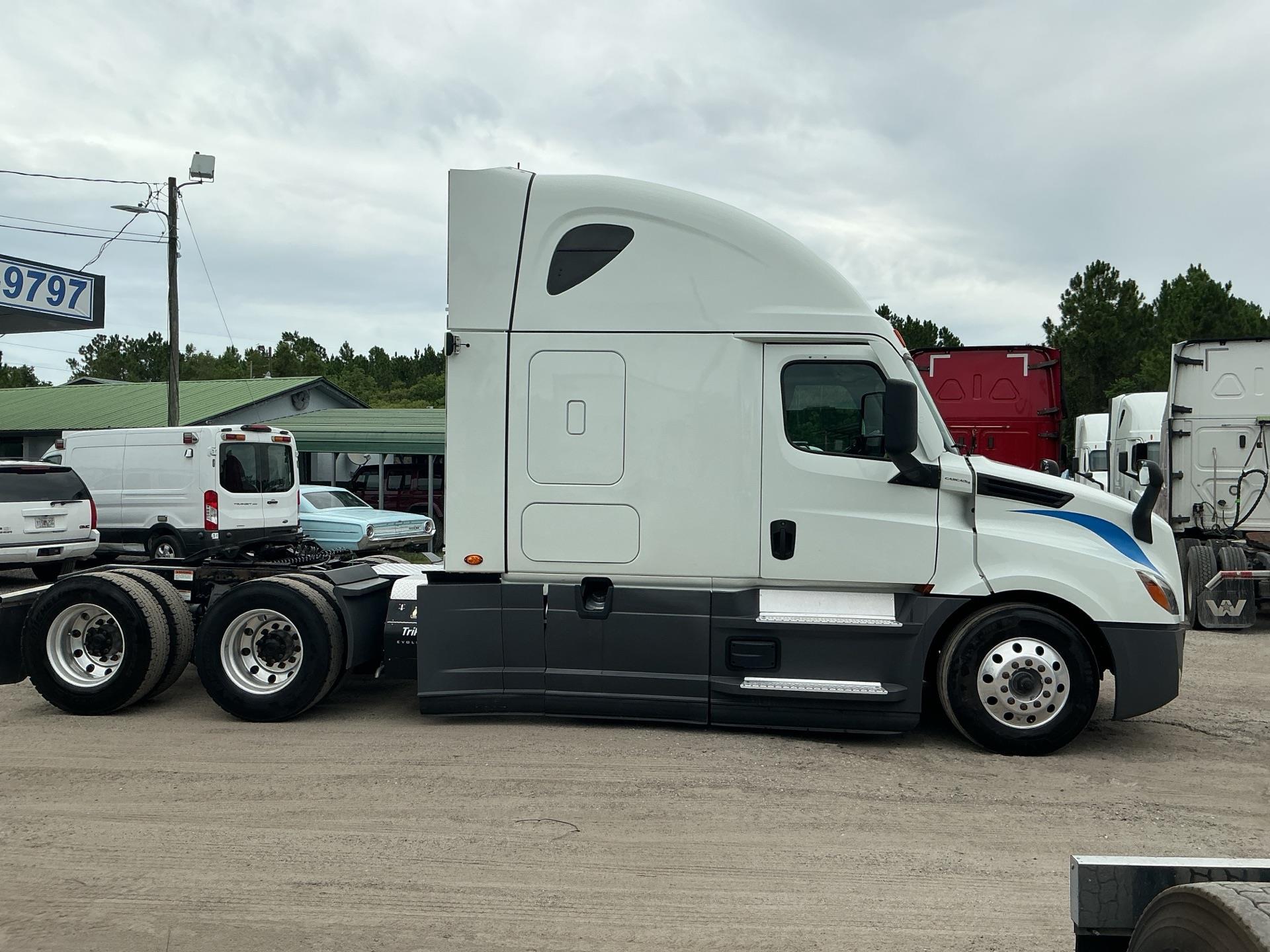 2022 Freightliner Cascadia 126