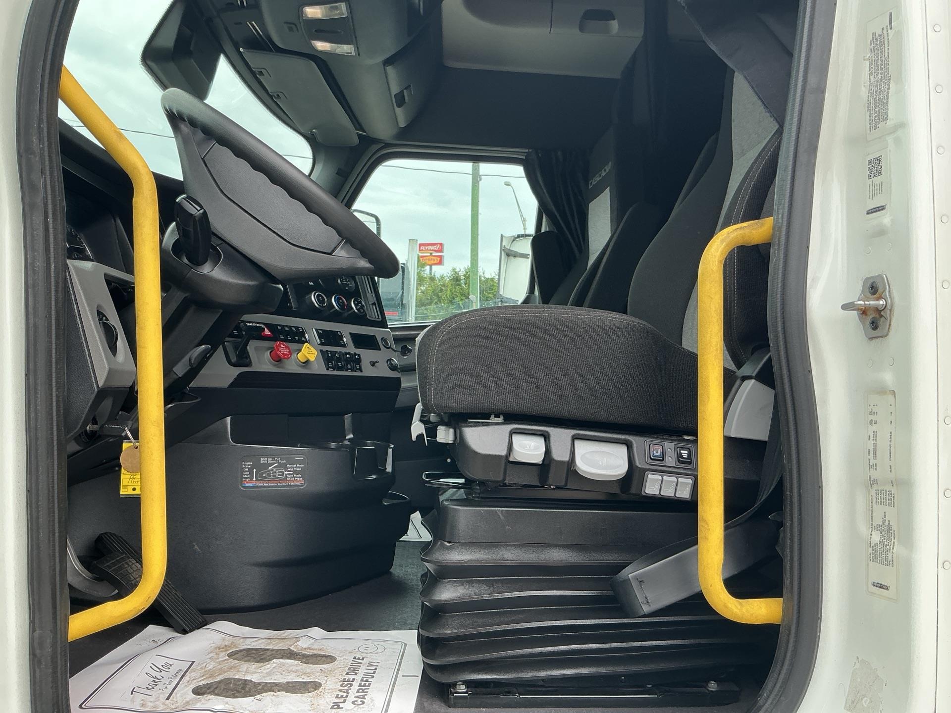 2022 Freightliner Cascadia 126