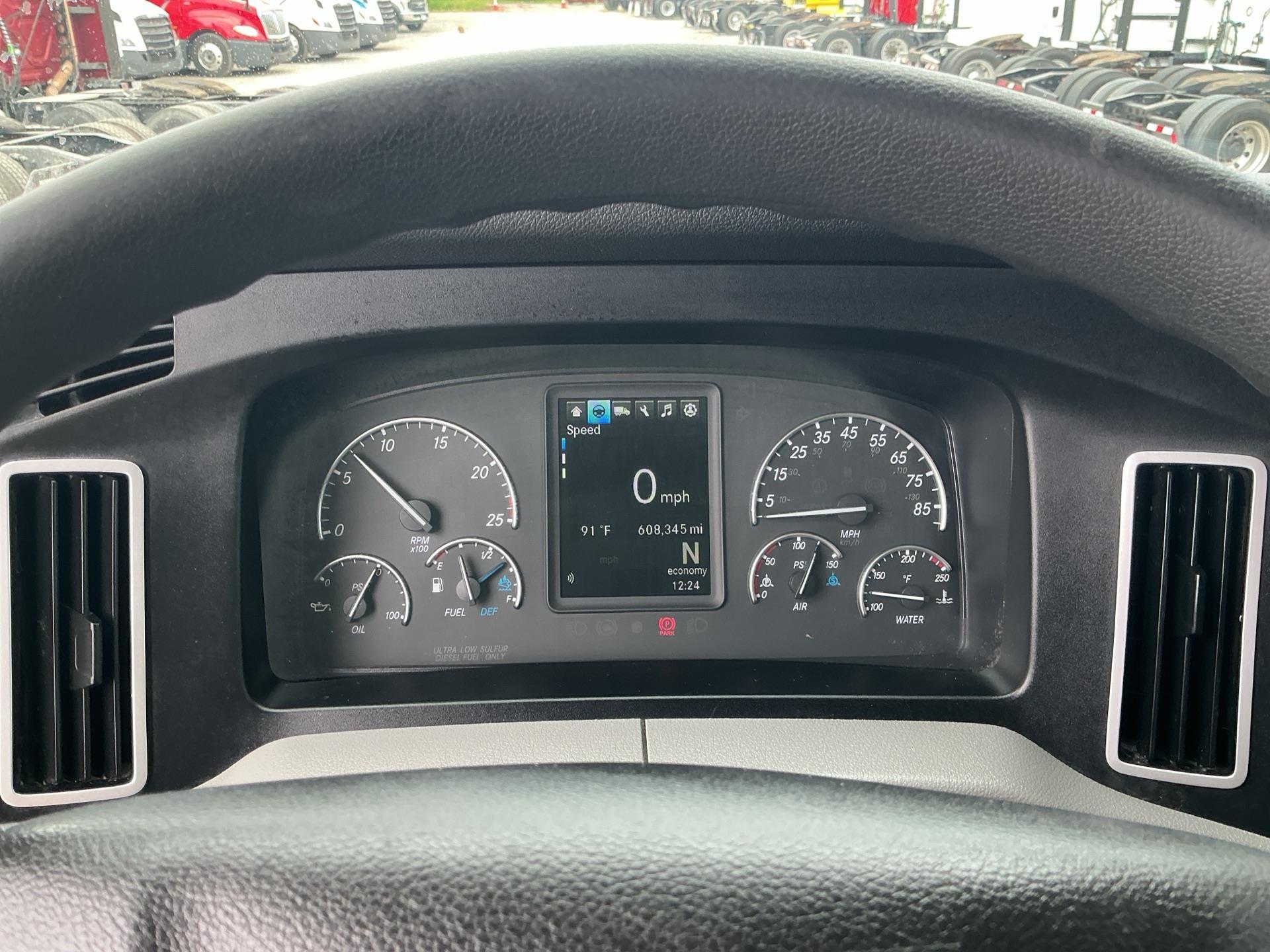 2022 Freightliner Cascadia 126