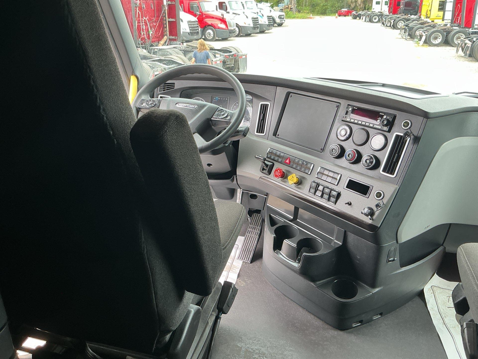 2022 Freightliner Cascadia 126