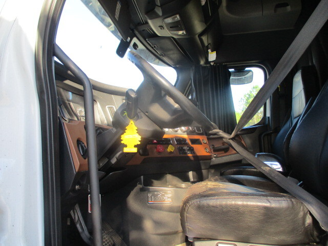 2020 Freightliner Cascadia 126