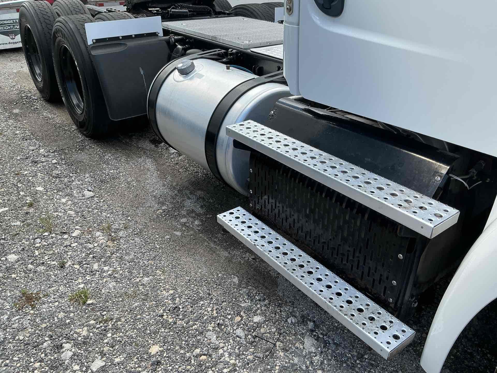 2015 Freightliner M2 112