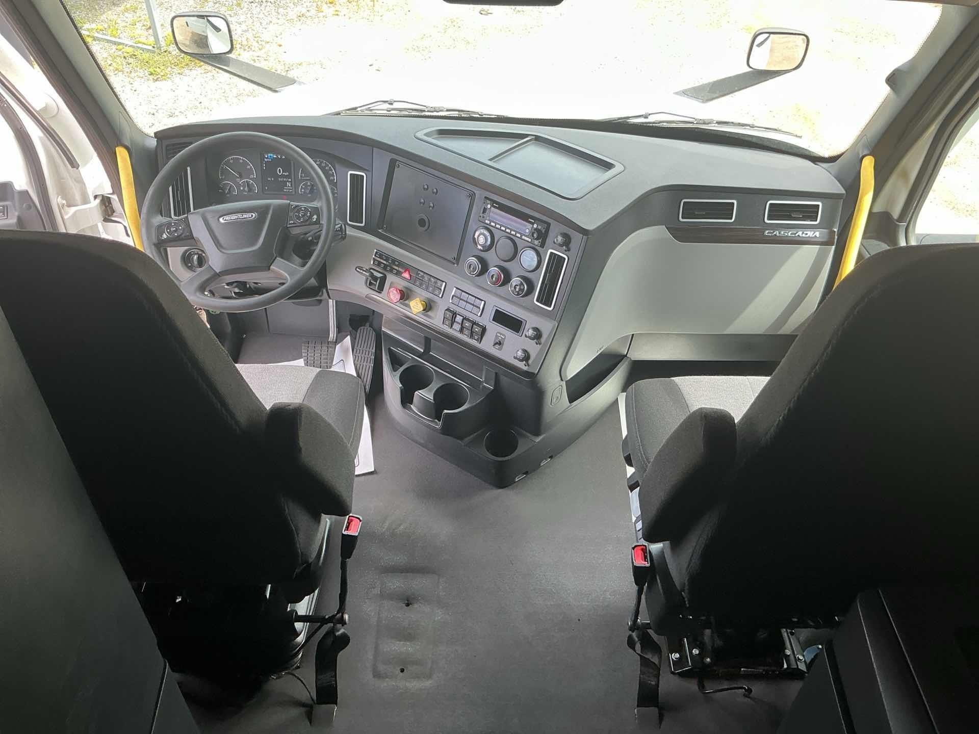 2022 Freightliner CASCADIA 126