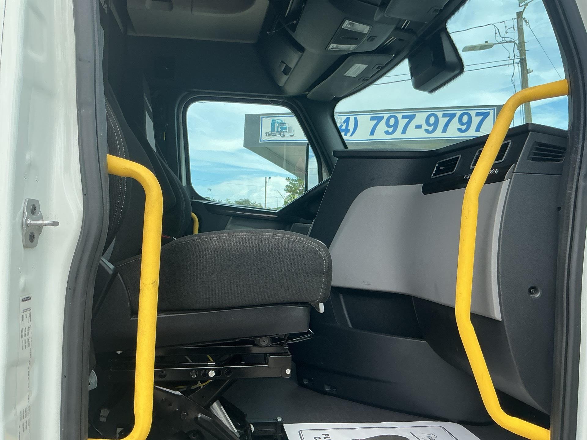 2022 Freightliner CASCADIA 126