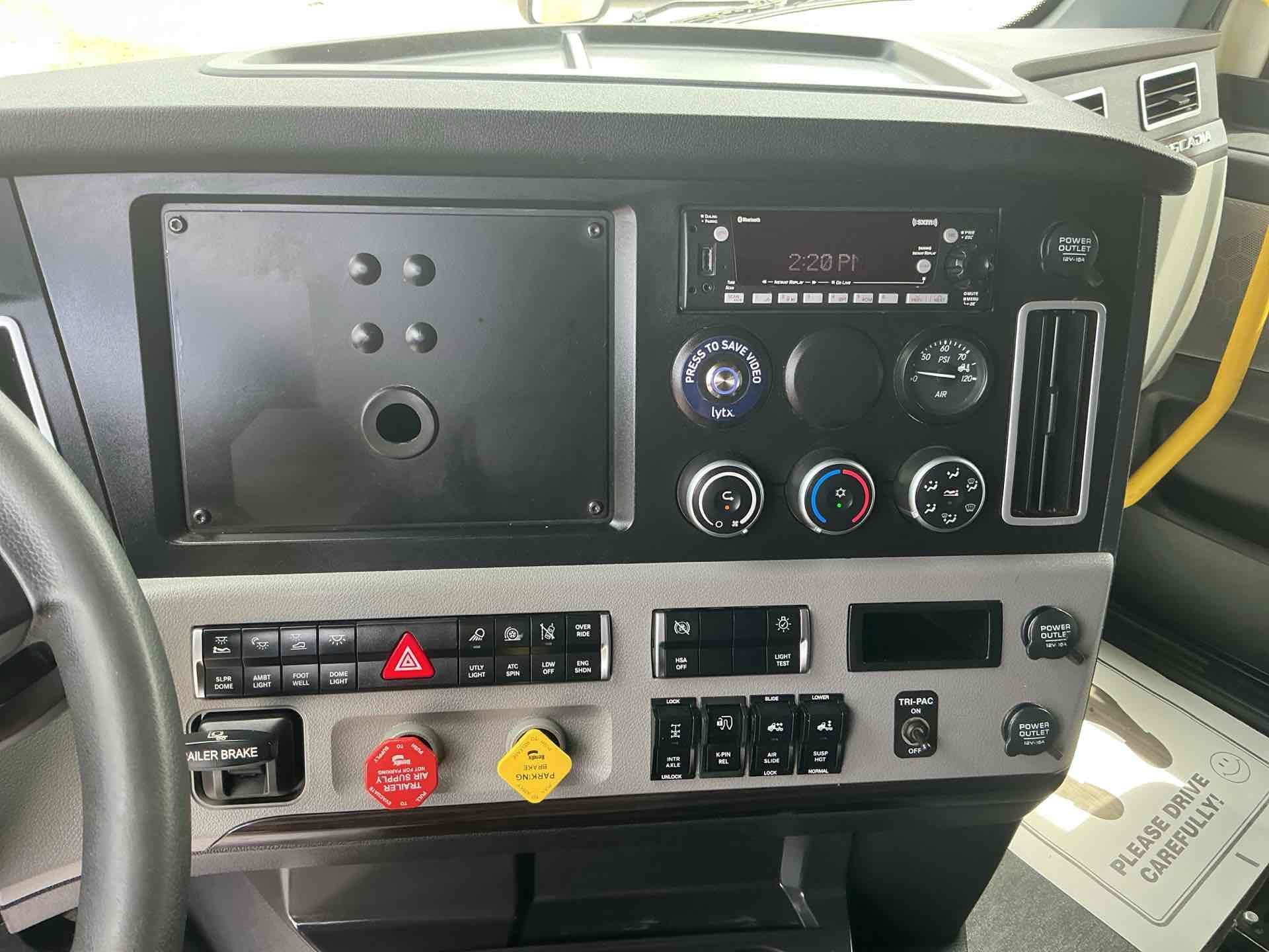 2022 Freightliner CASCADIA 126