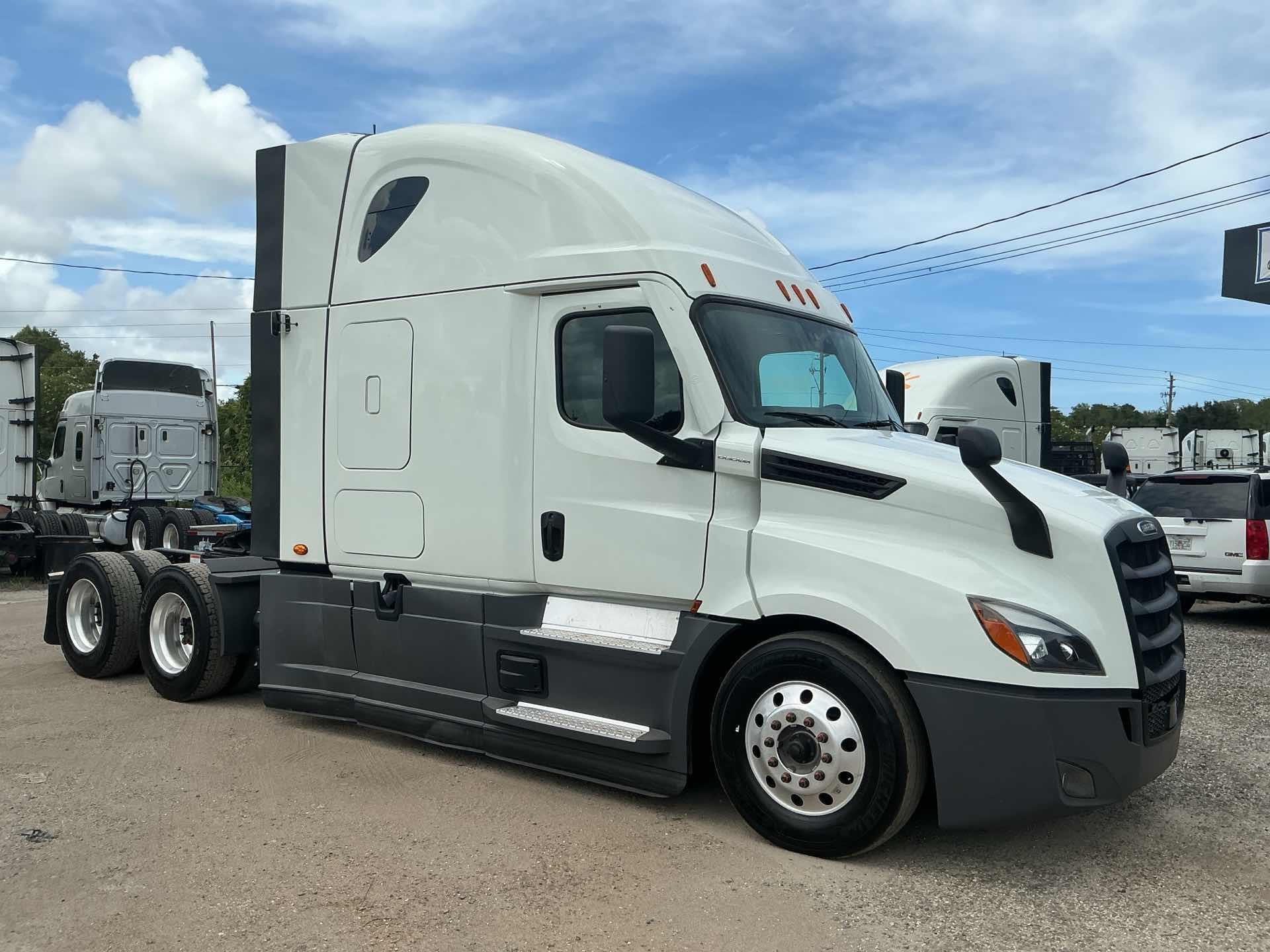 2022 Freightliner CASCADIA 126