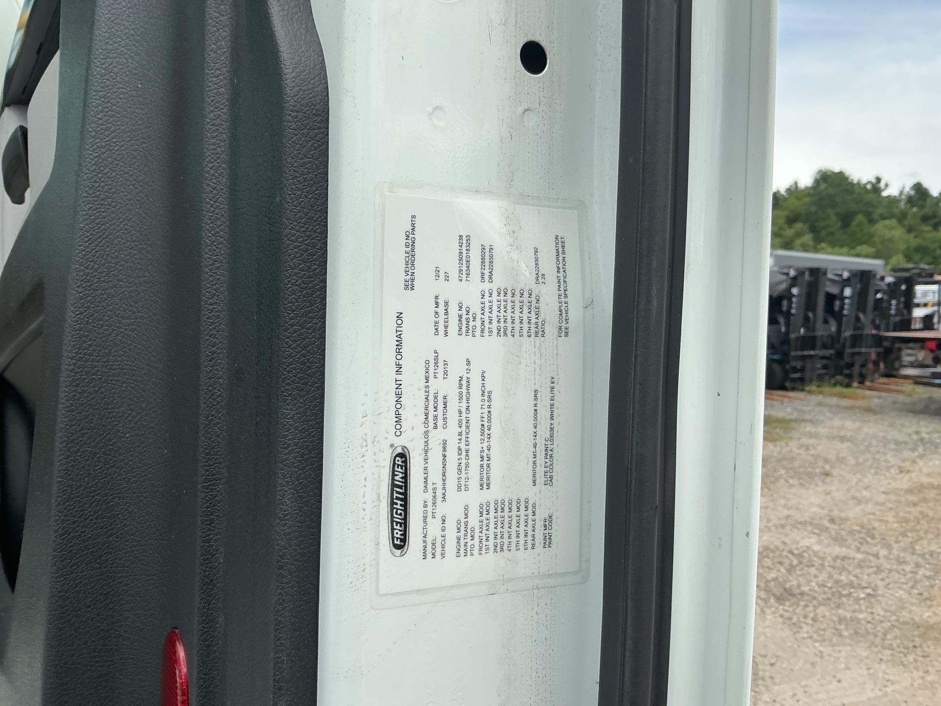 2022 Freightliner CASCADIA 126