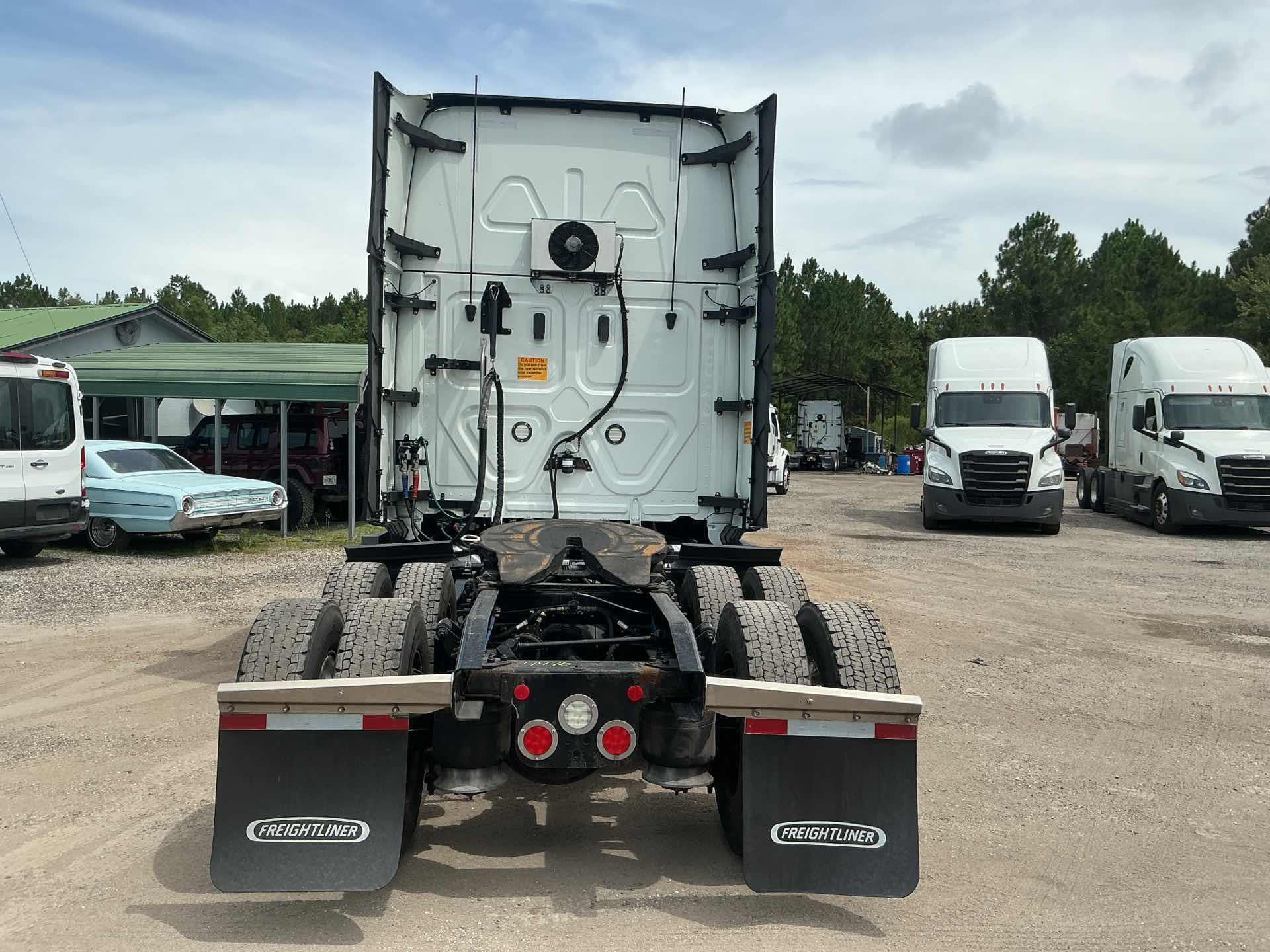 2022 Freightliner CASCADIA 126
