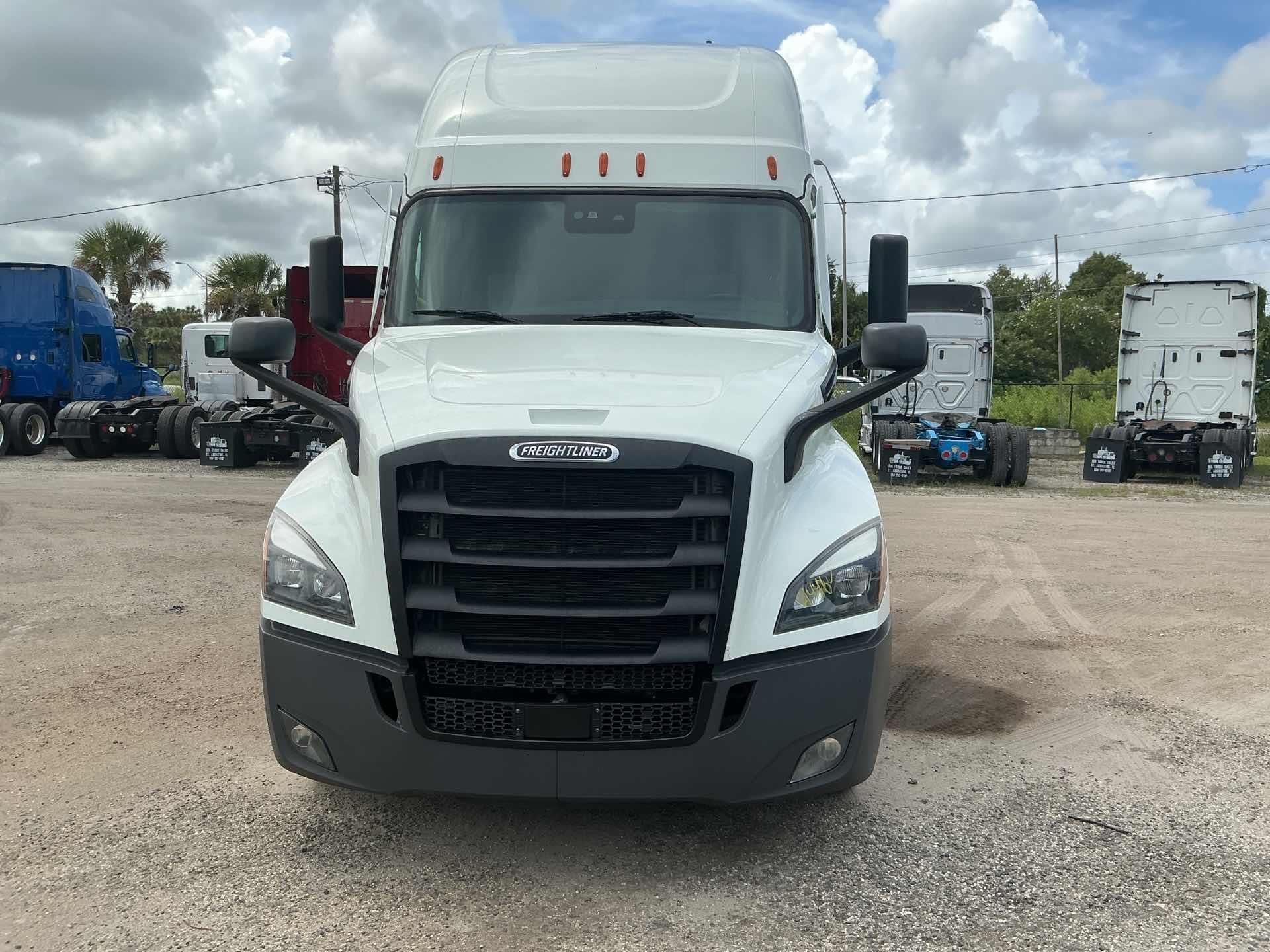 2022 Freightliner CASCADIA 126