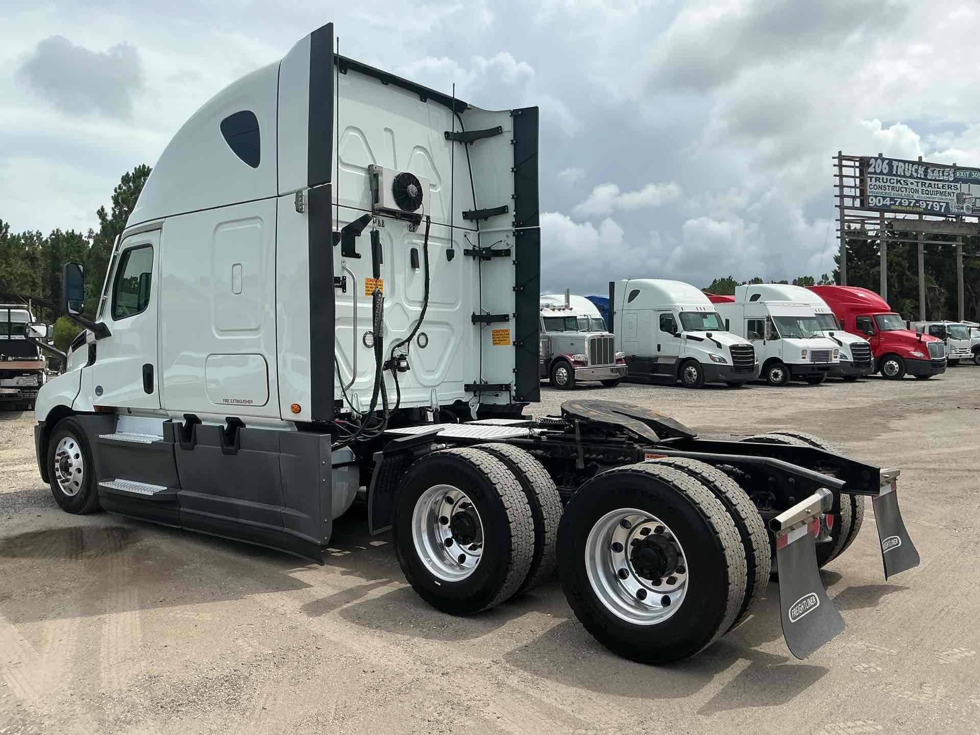 2022 Freightliner CASCADIA 126