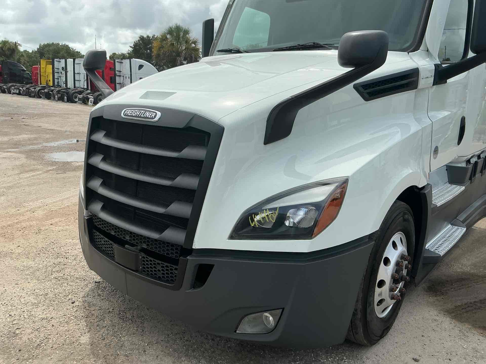 2022 Freightliner CASCADIA 126