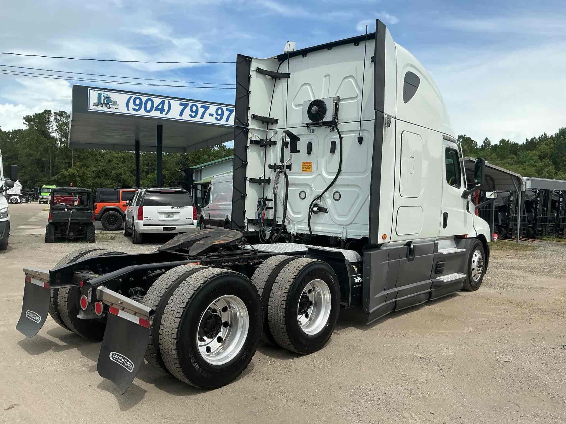 2022 Freightliner CASCADIA 126