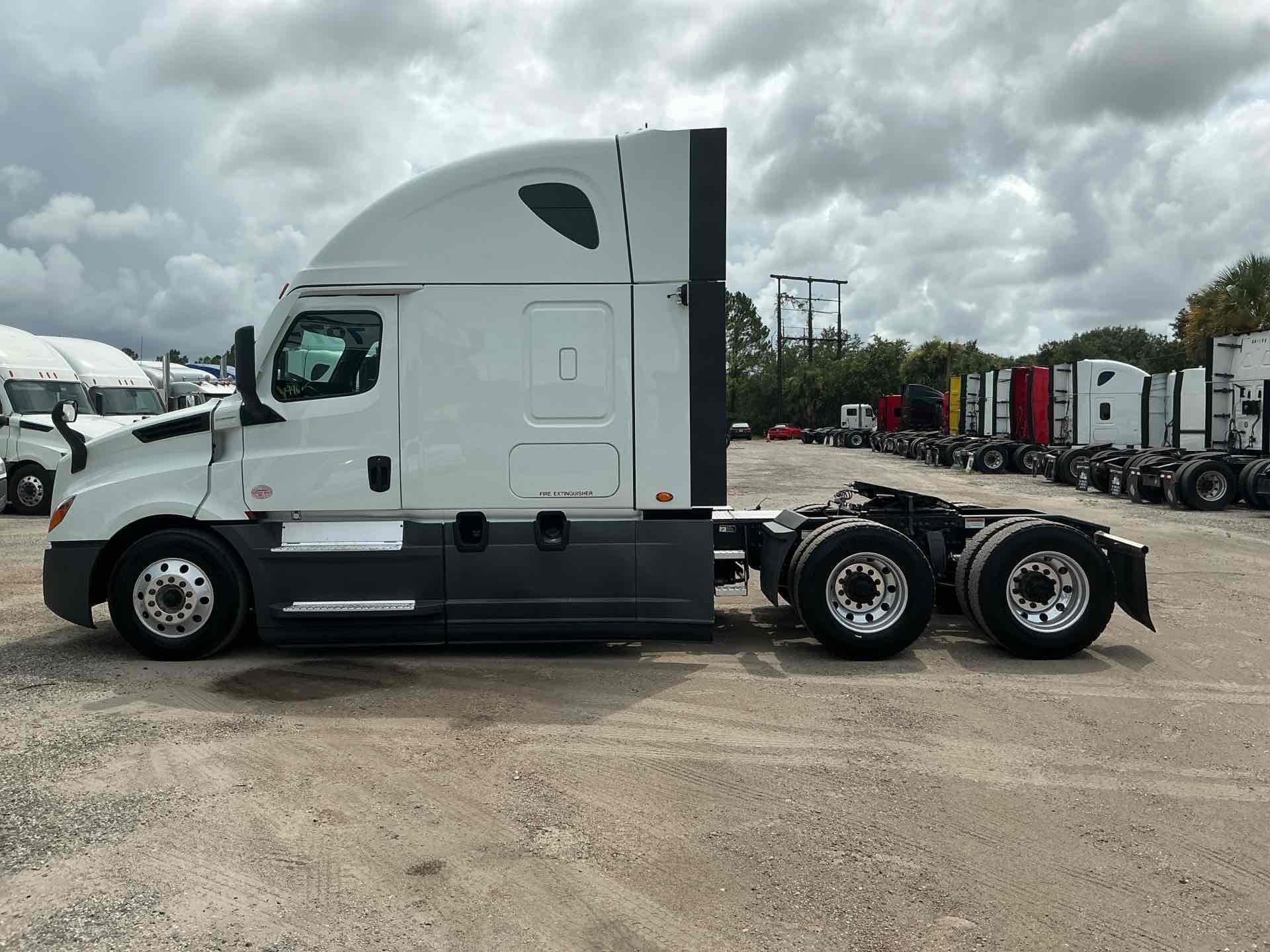 2022 Freightliner CASCADIA 126