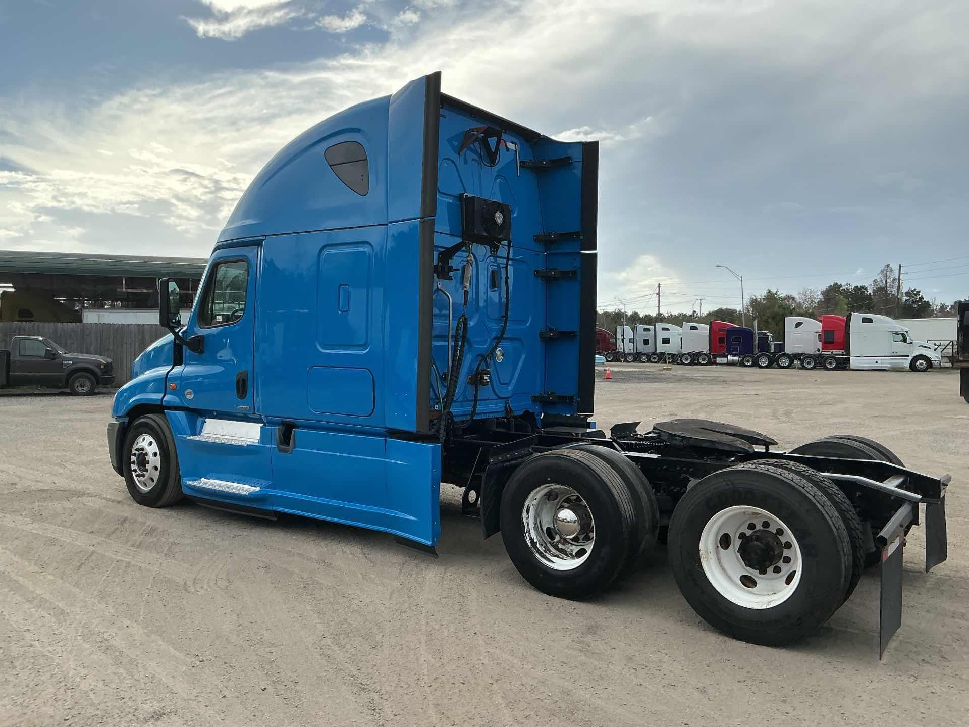 2018 Freightliner Cascadia 125