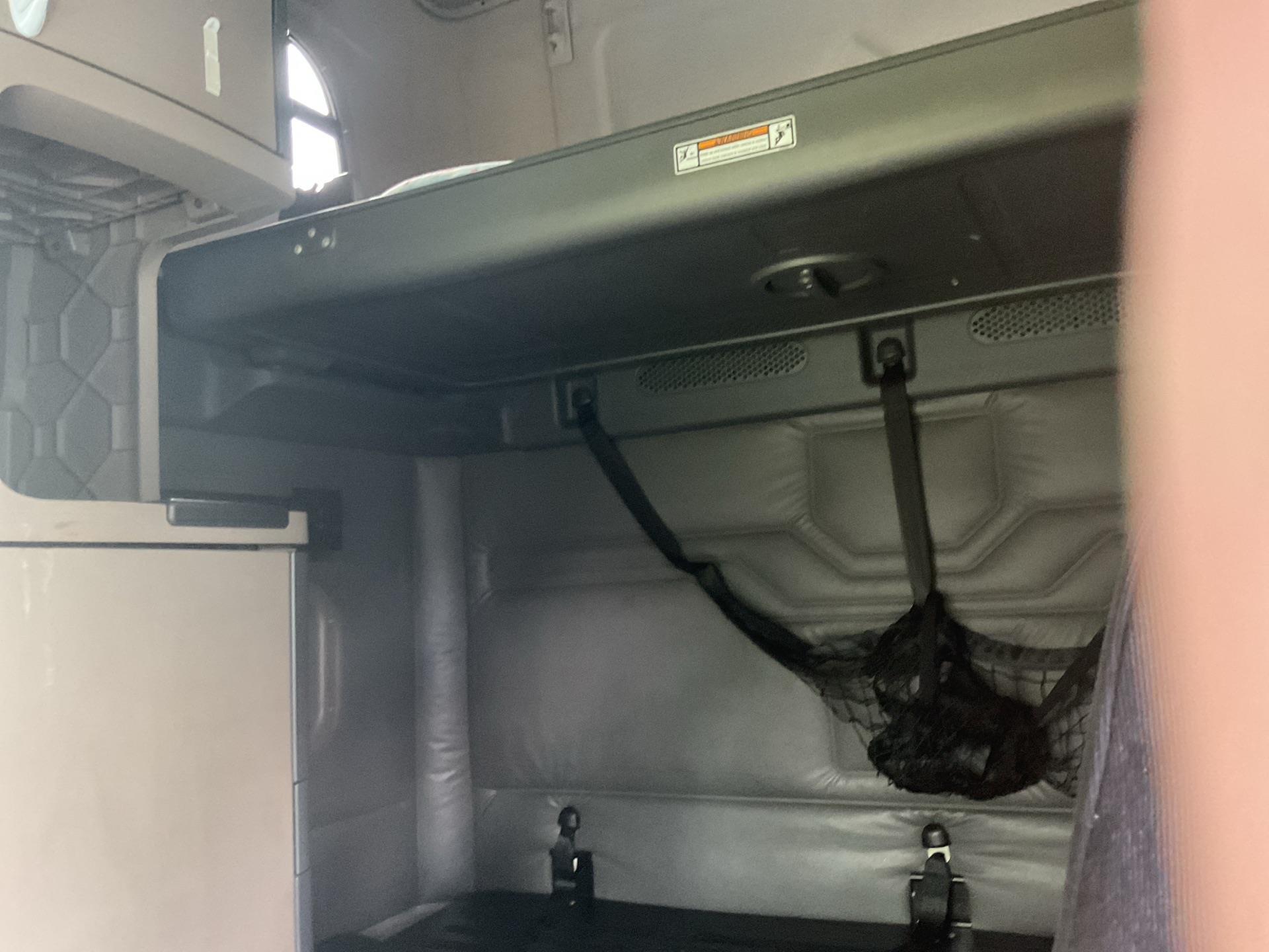 2018 Freightliner Cascadia 125