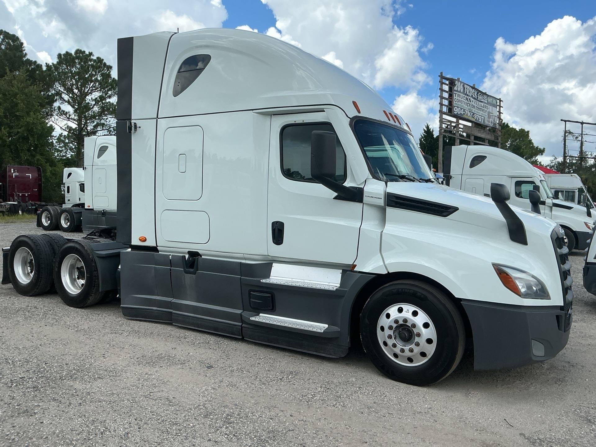 2023 Freightliner CASCADIA 126