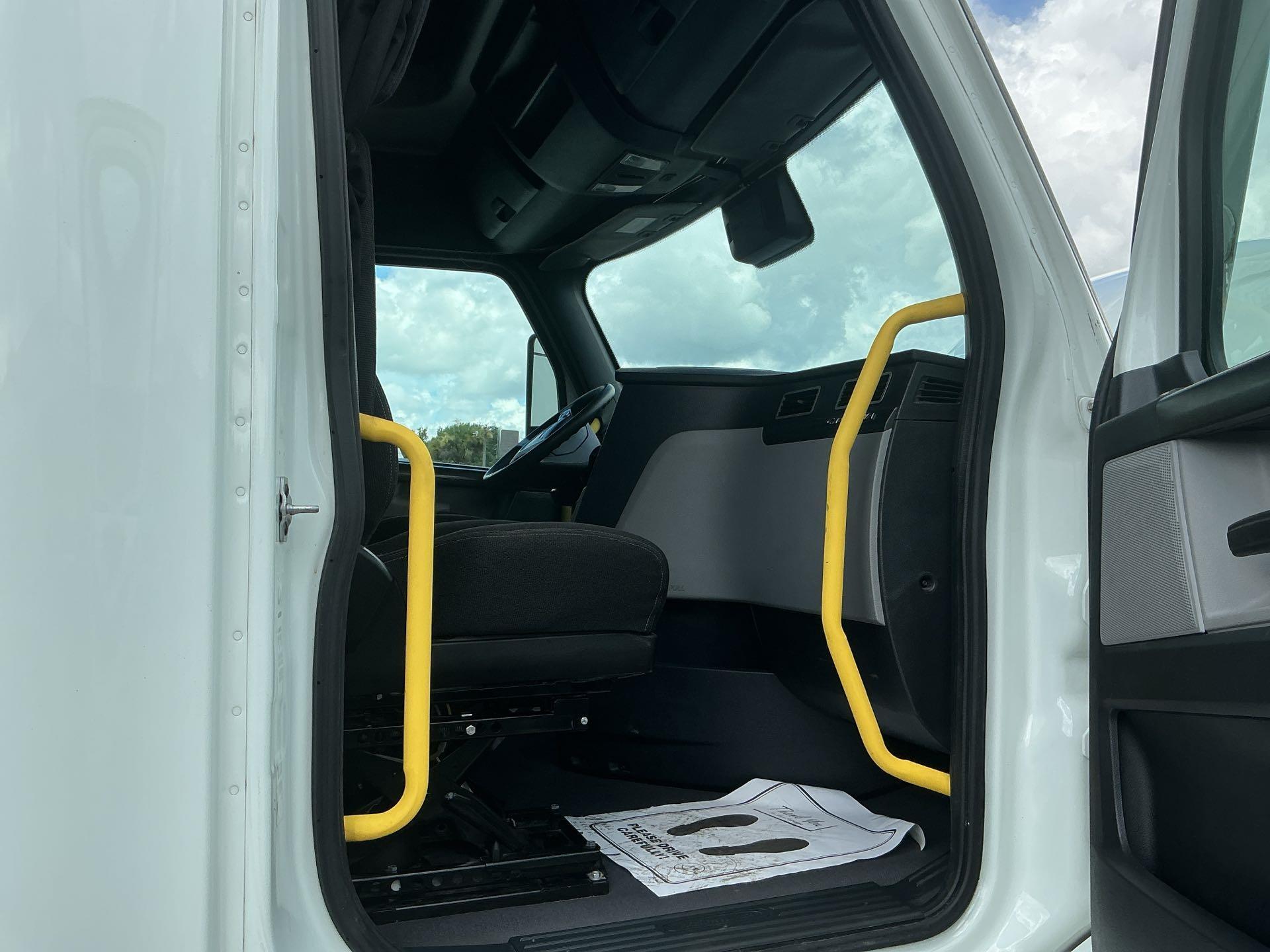 2023 Freightliner CASCADIA 126