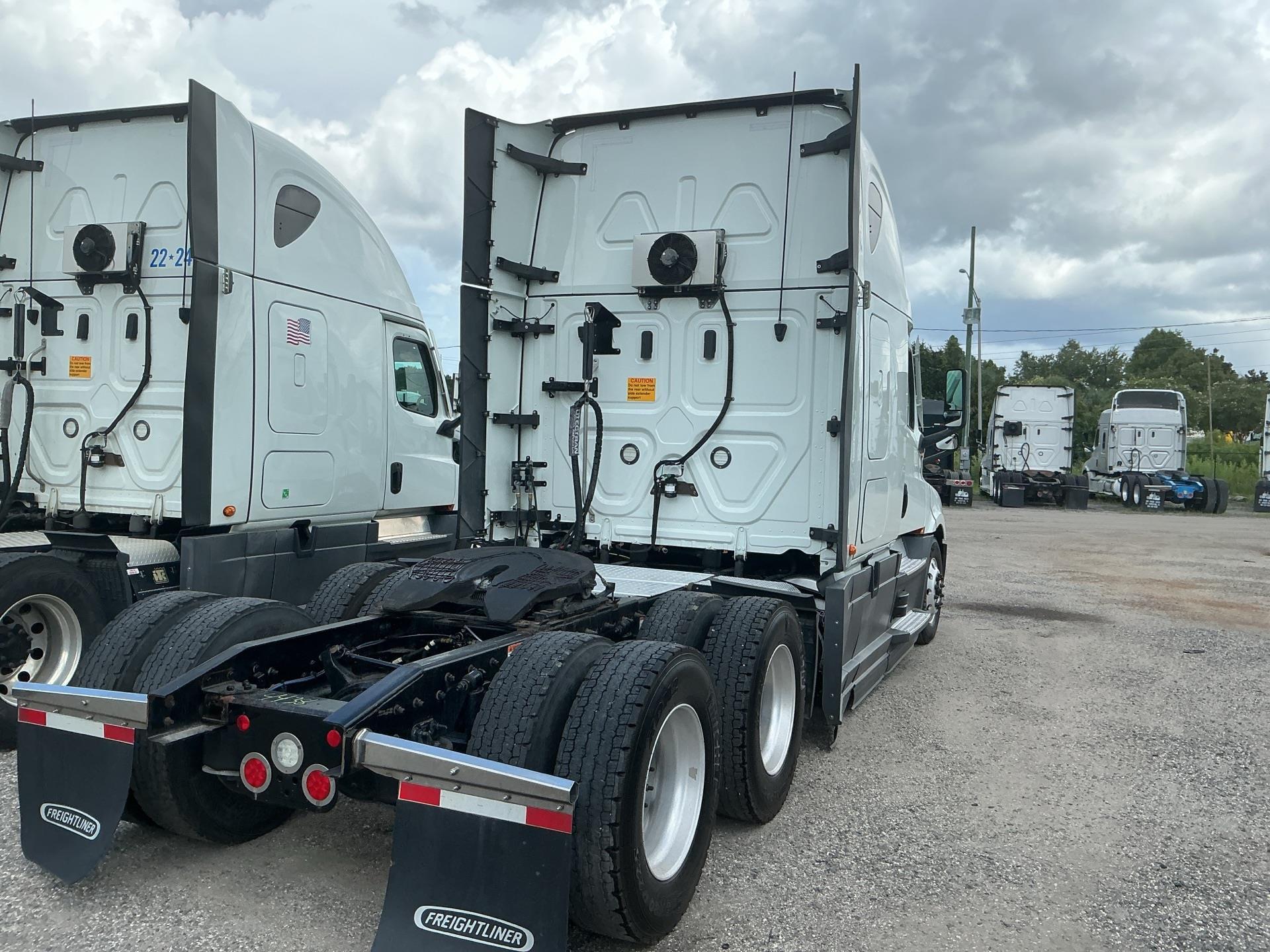 2023 Freightliner CASCADIA 126