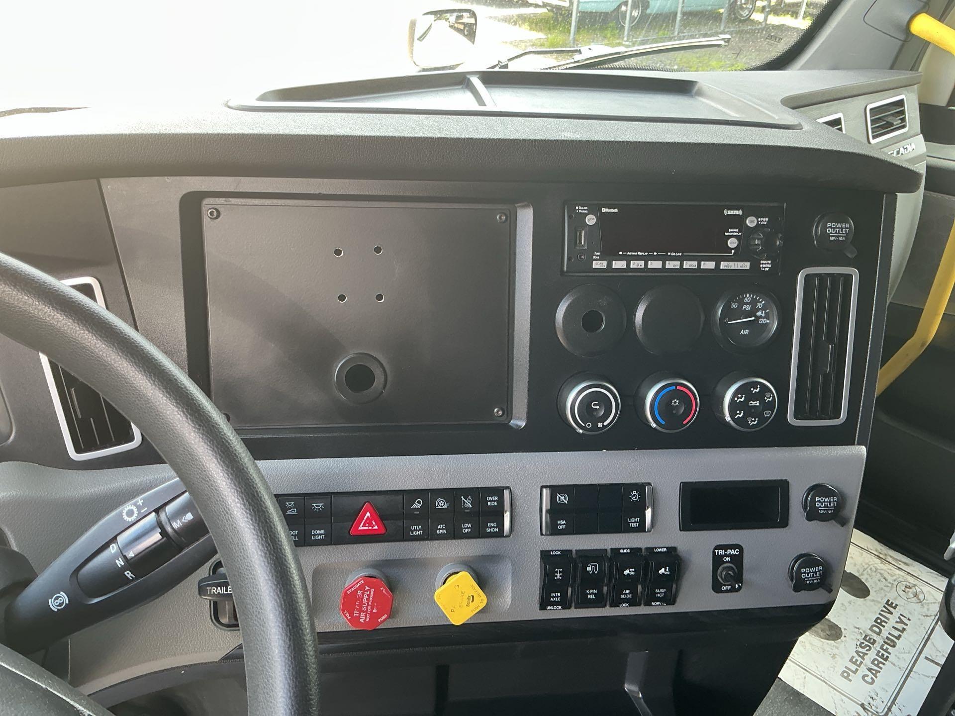 2023 Freightliner CASCADIA 126