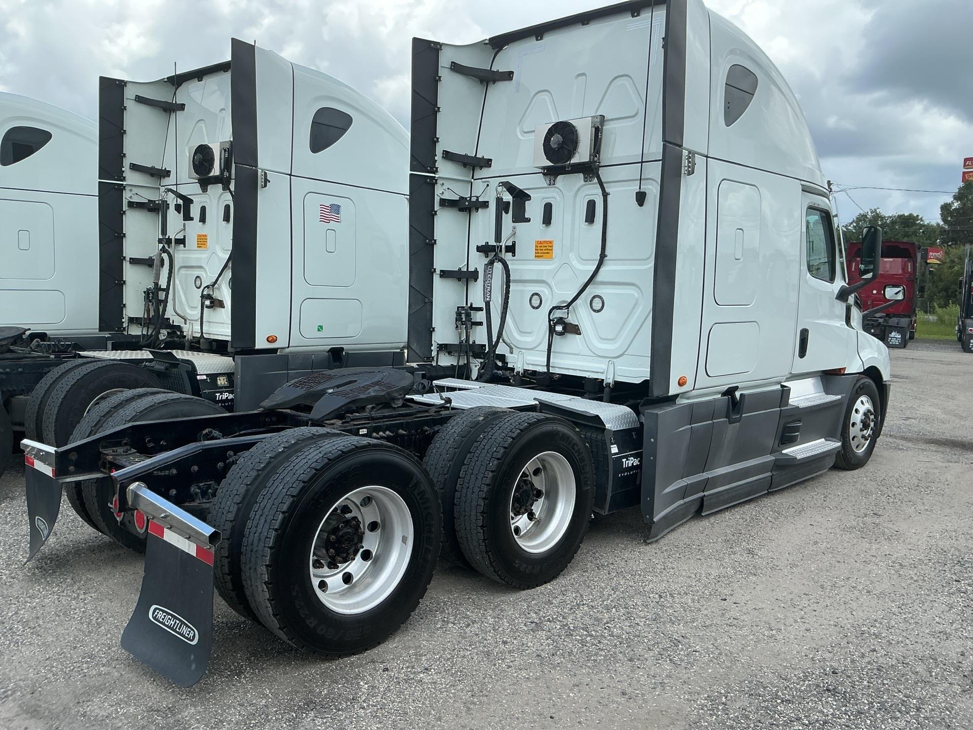 2023 Freightliner CASCADIA 126