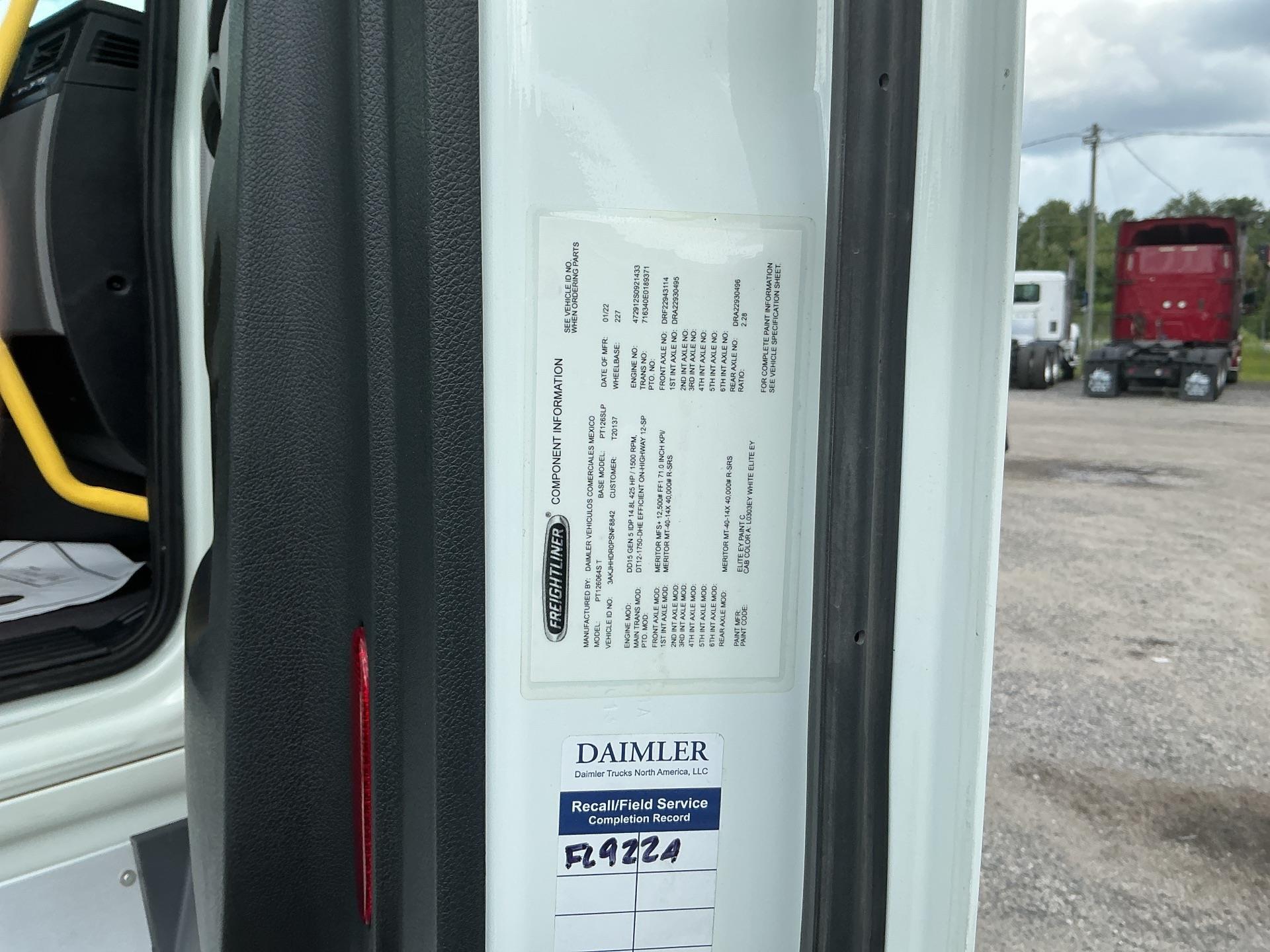 2023 Freightliner CASCADIA 126
