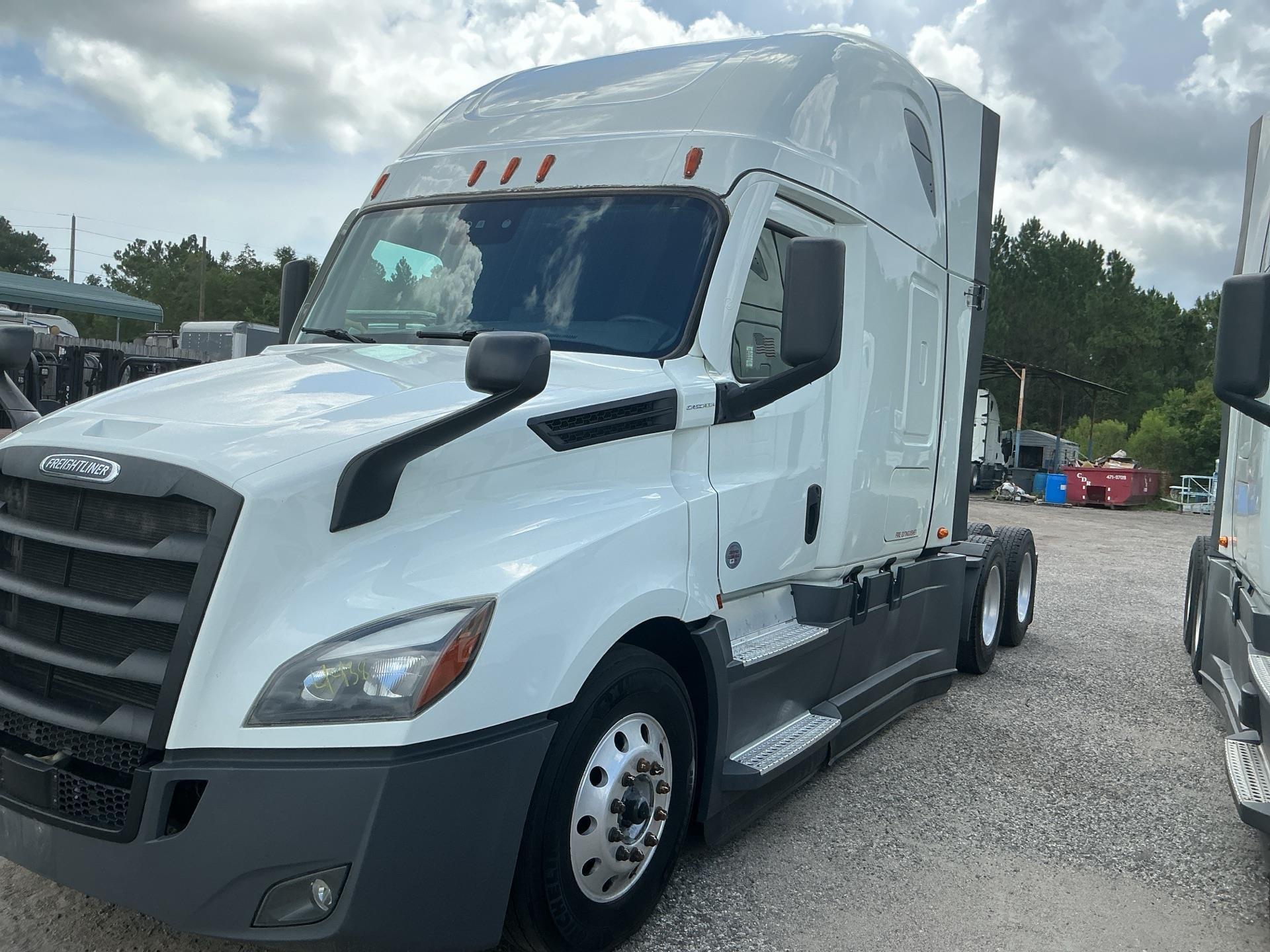 2023 Freightliner CASCADIA 126