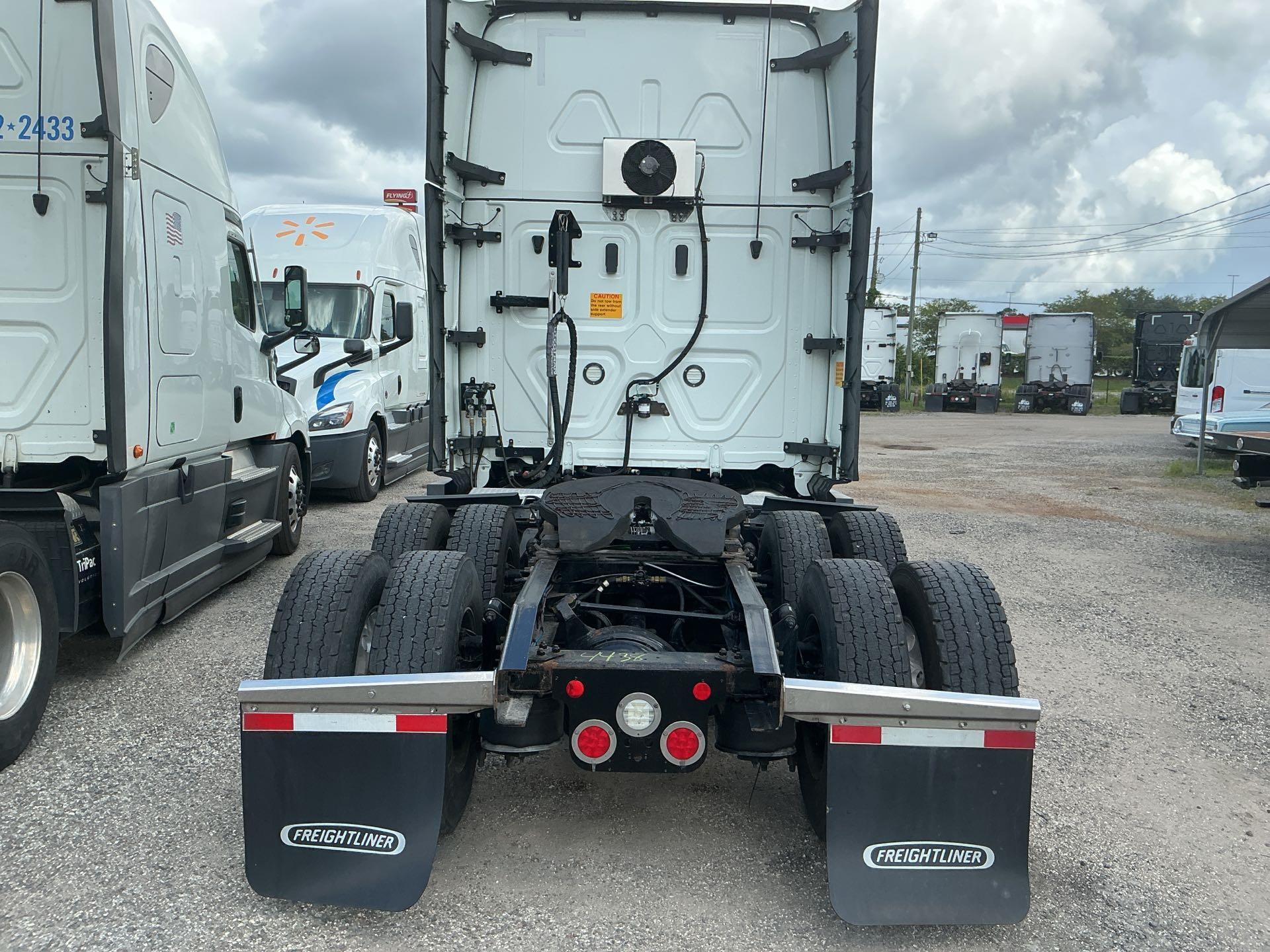 2023 Freightliner CASCADIA 126