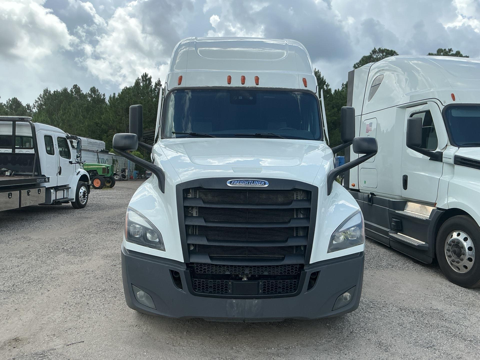 2023 Freightliner CASCADIA 126