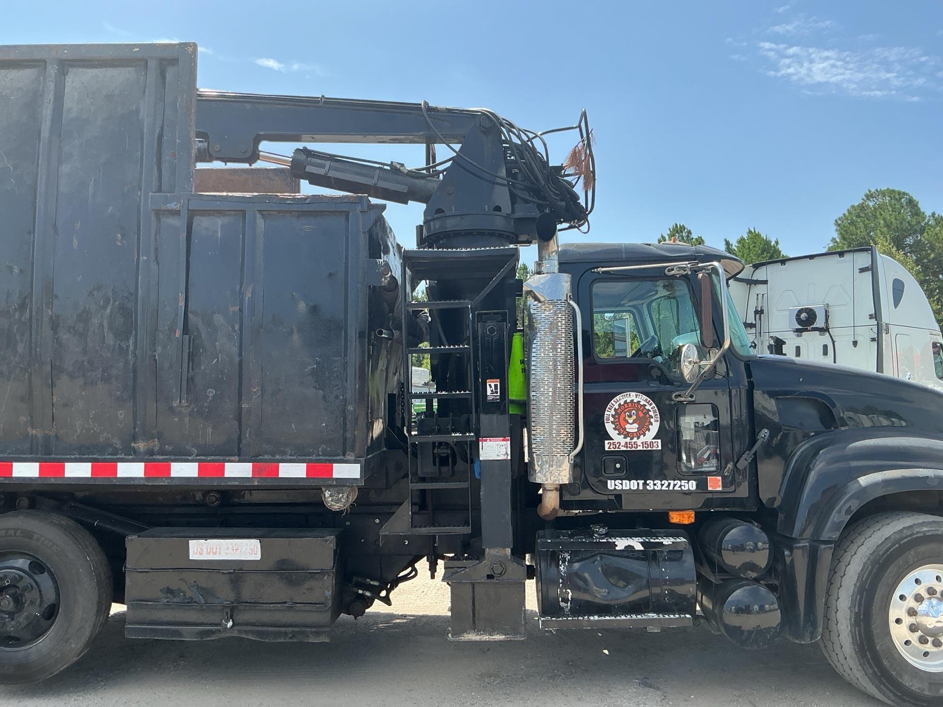 2005 Mack GU713