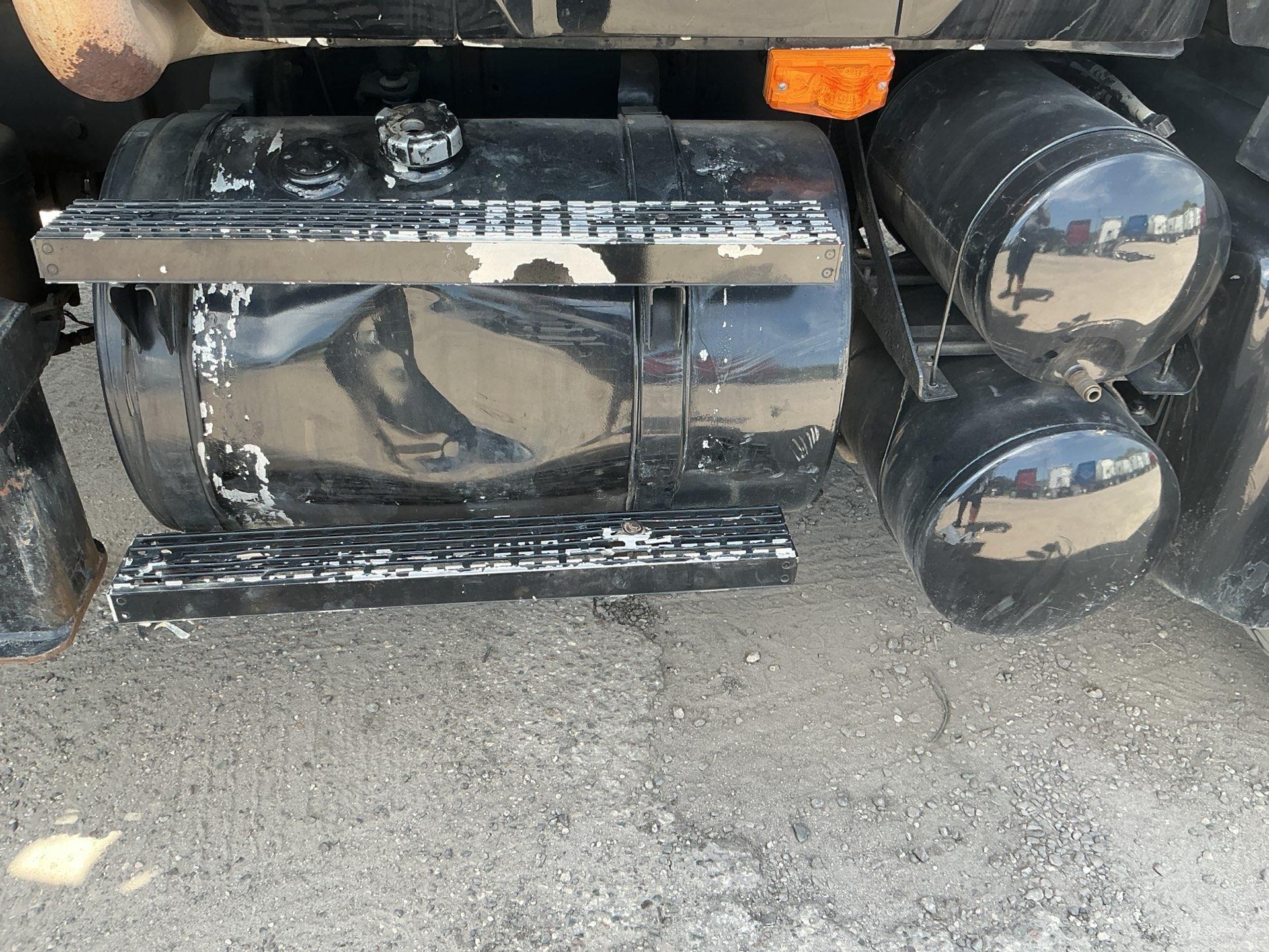 2005 Mack GU713