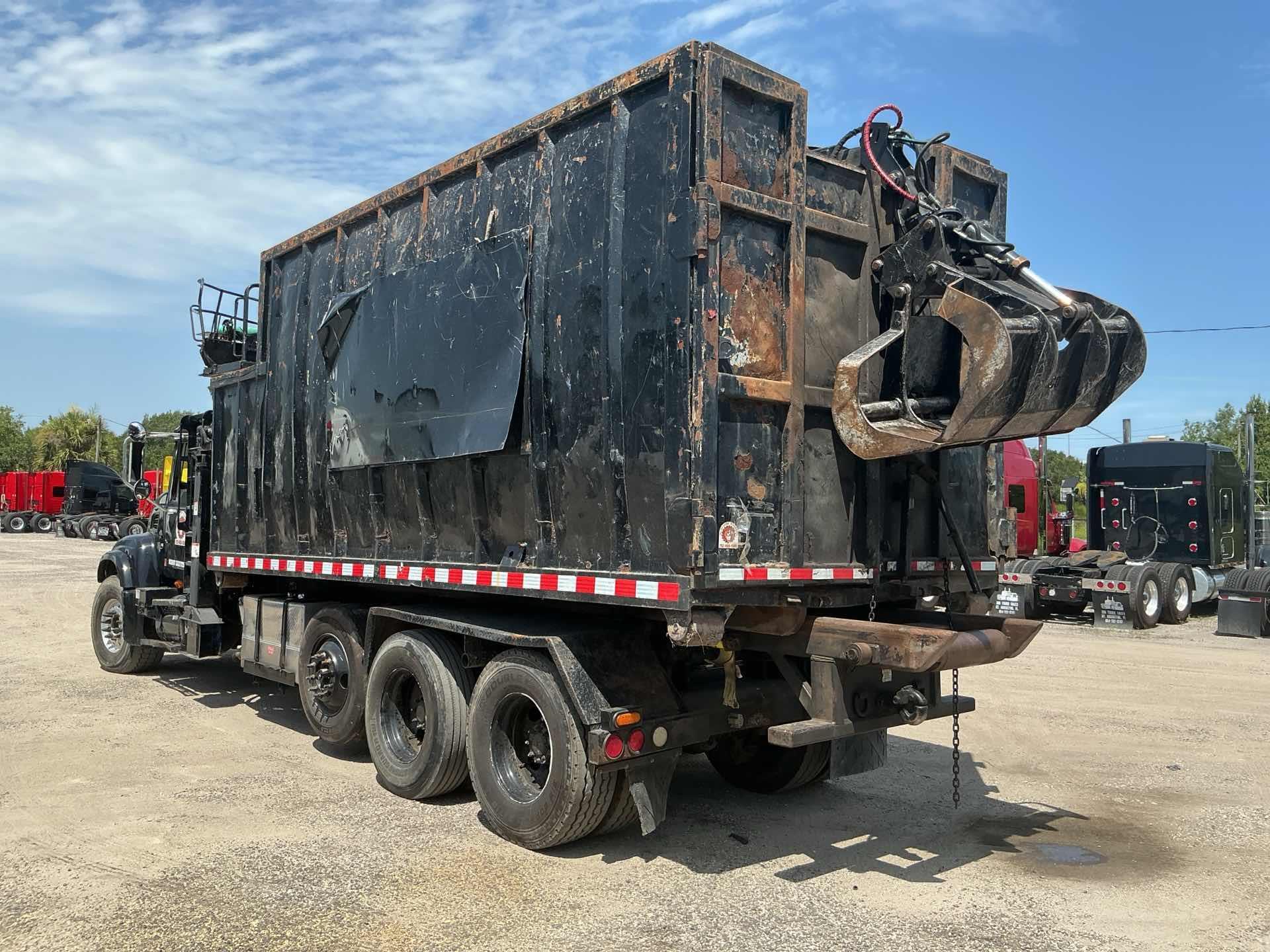 2005 Mack GU713