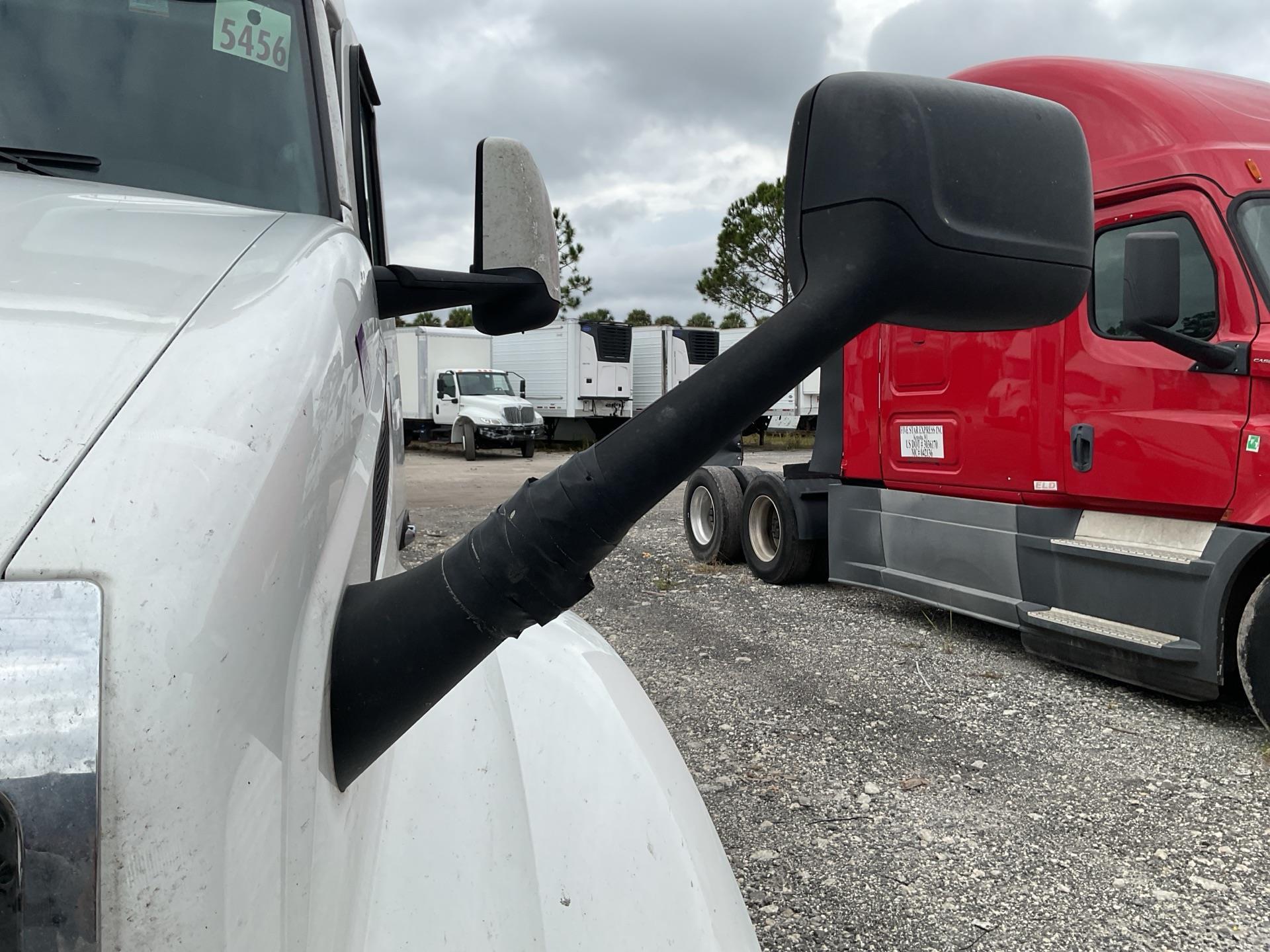 2023 Peterbilt 579