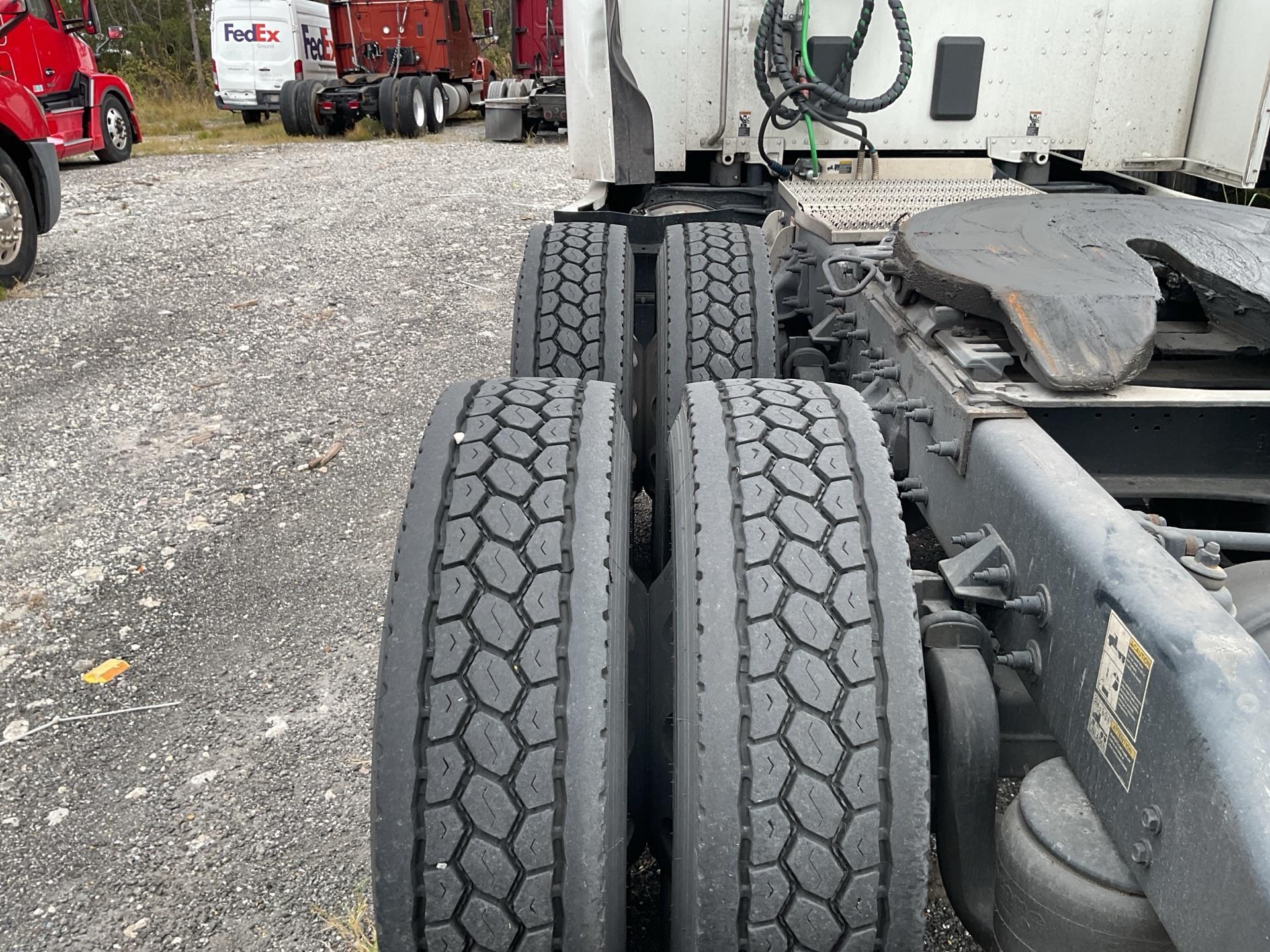 2023 Peterbilt 579