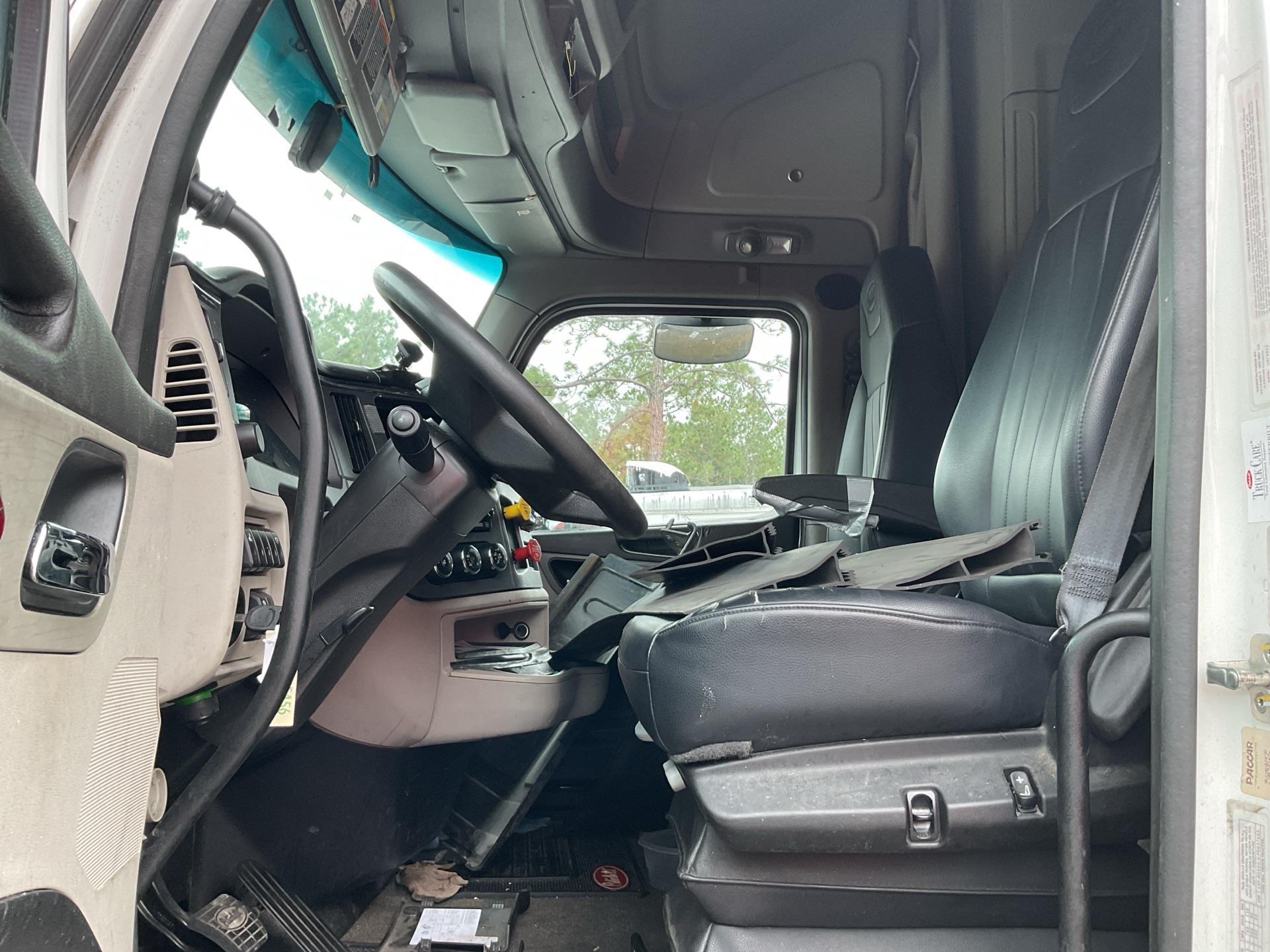 2023 Peterbilt 579