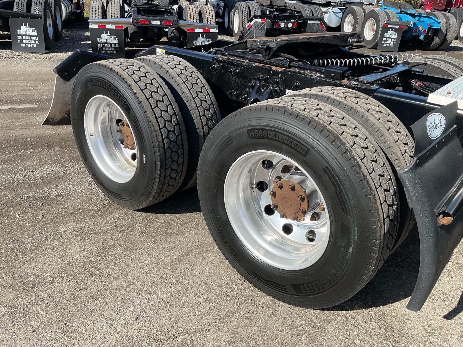 2023 Peterbilt 579
