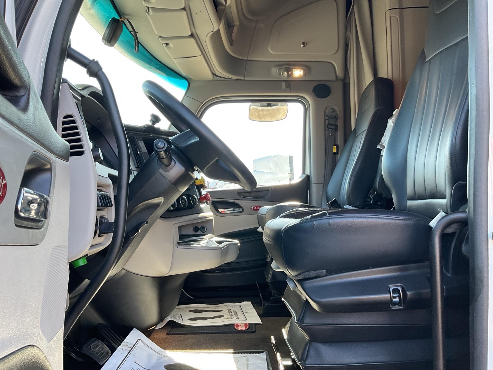 2023 Peterbilt 579