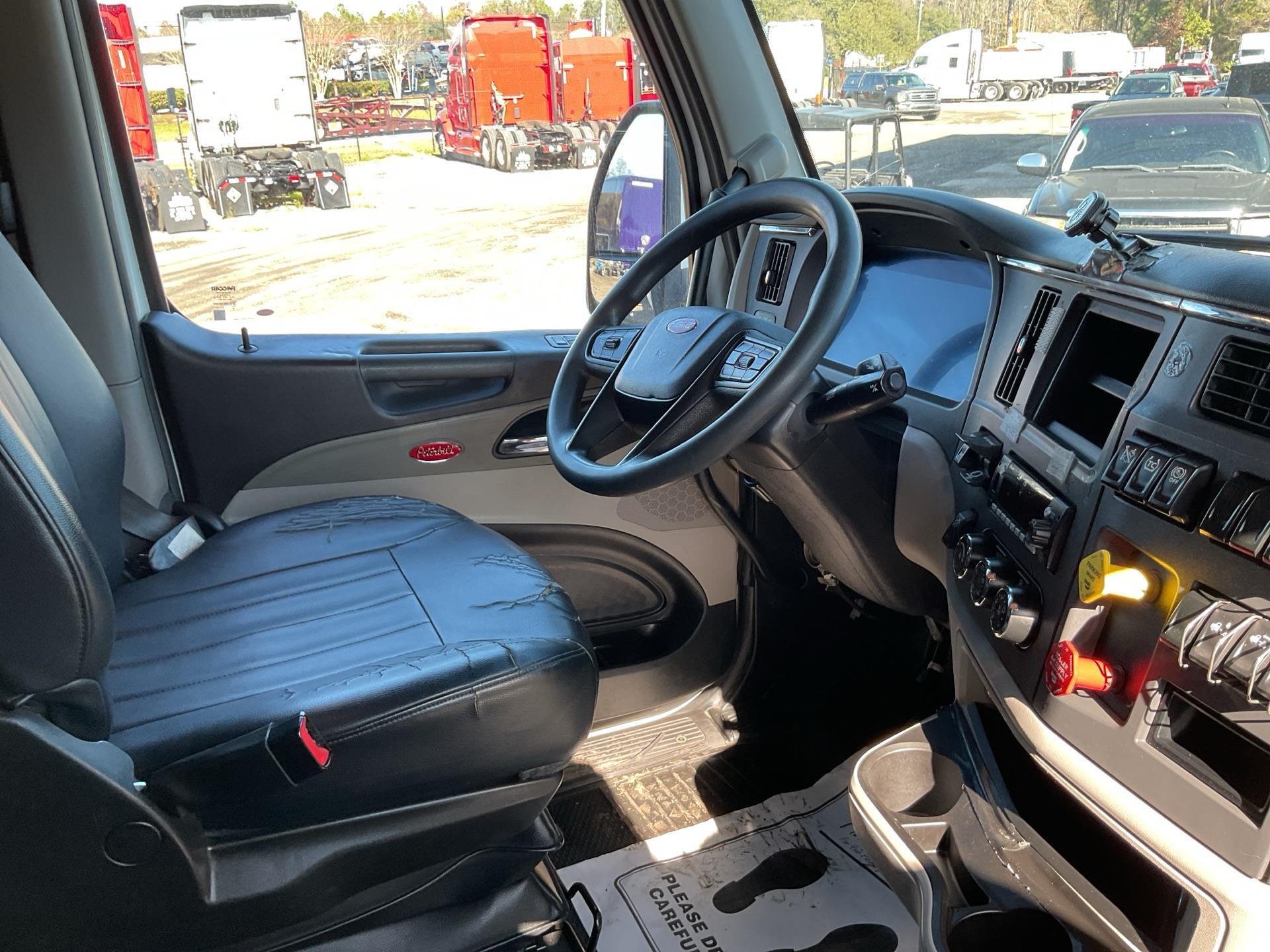 2023 Peterbilt 579