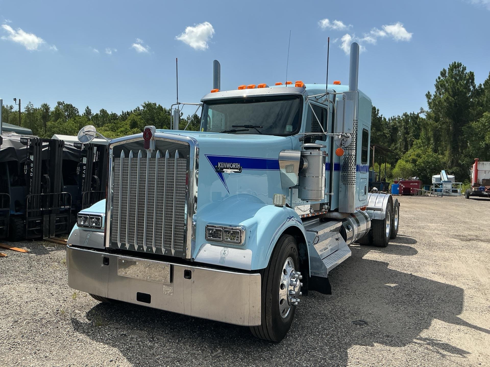 2021 Kenworth W900