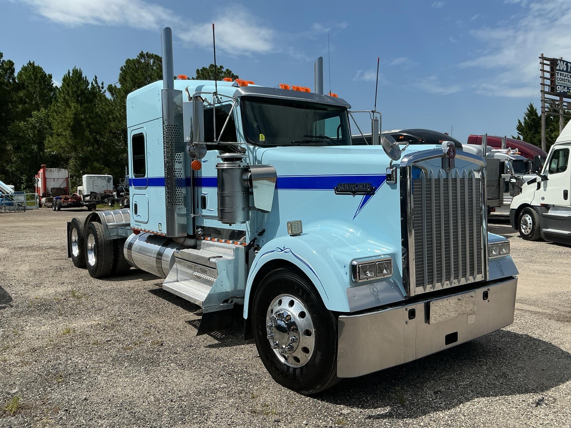 2021 Kenworth W900