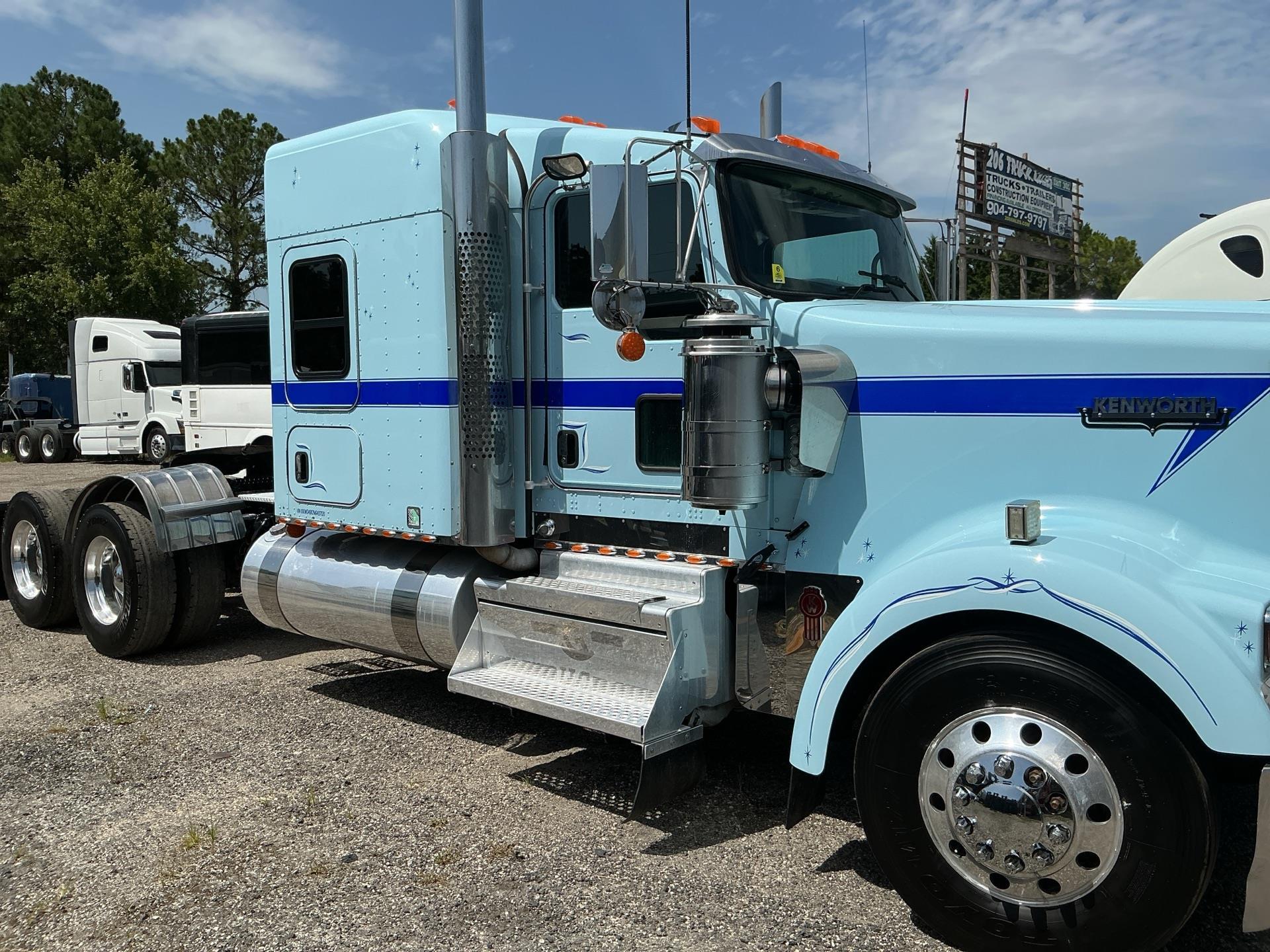 2021 Kenworth W900