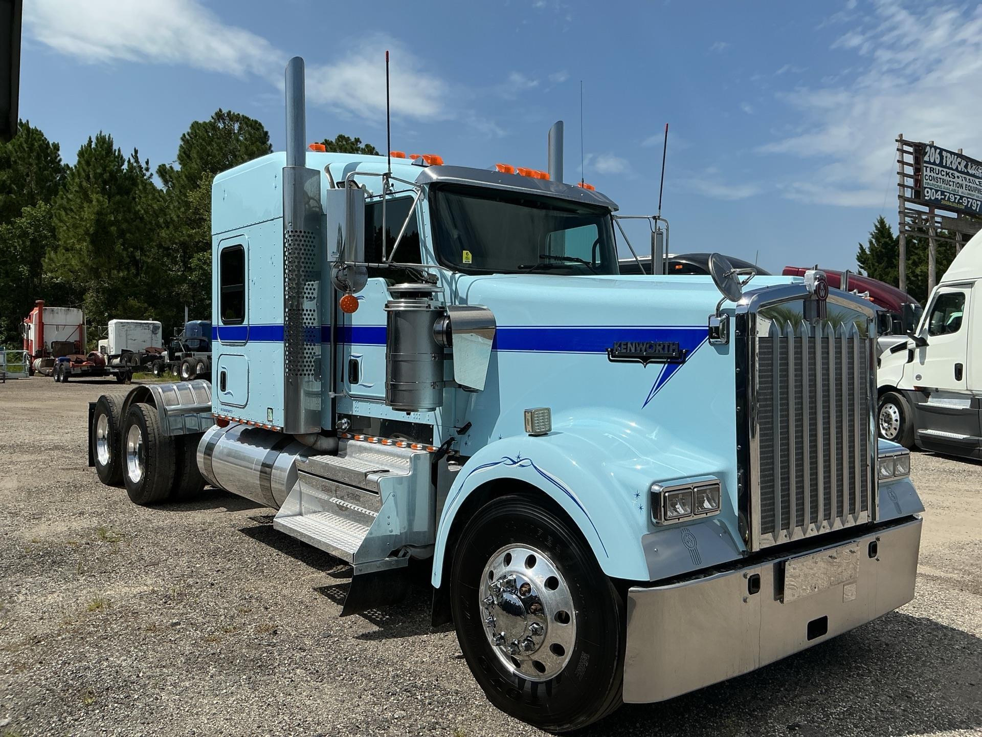 2021 Kenworth W900