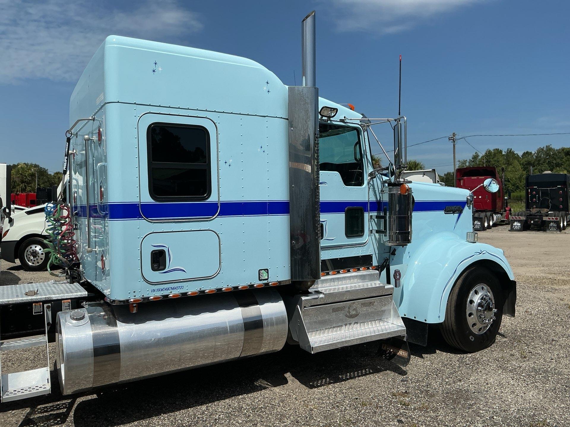 2021 Kenworth W900