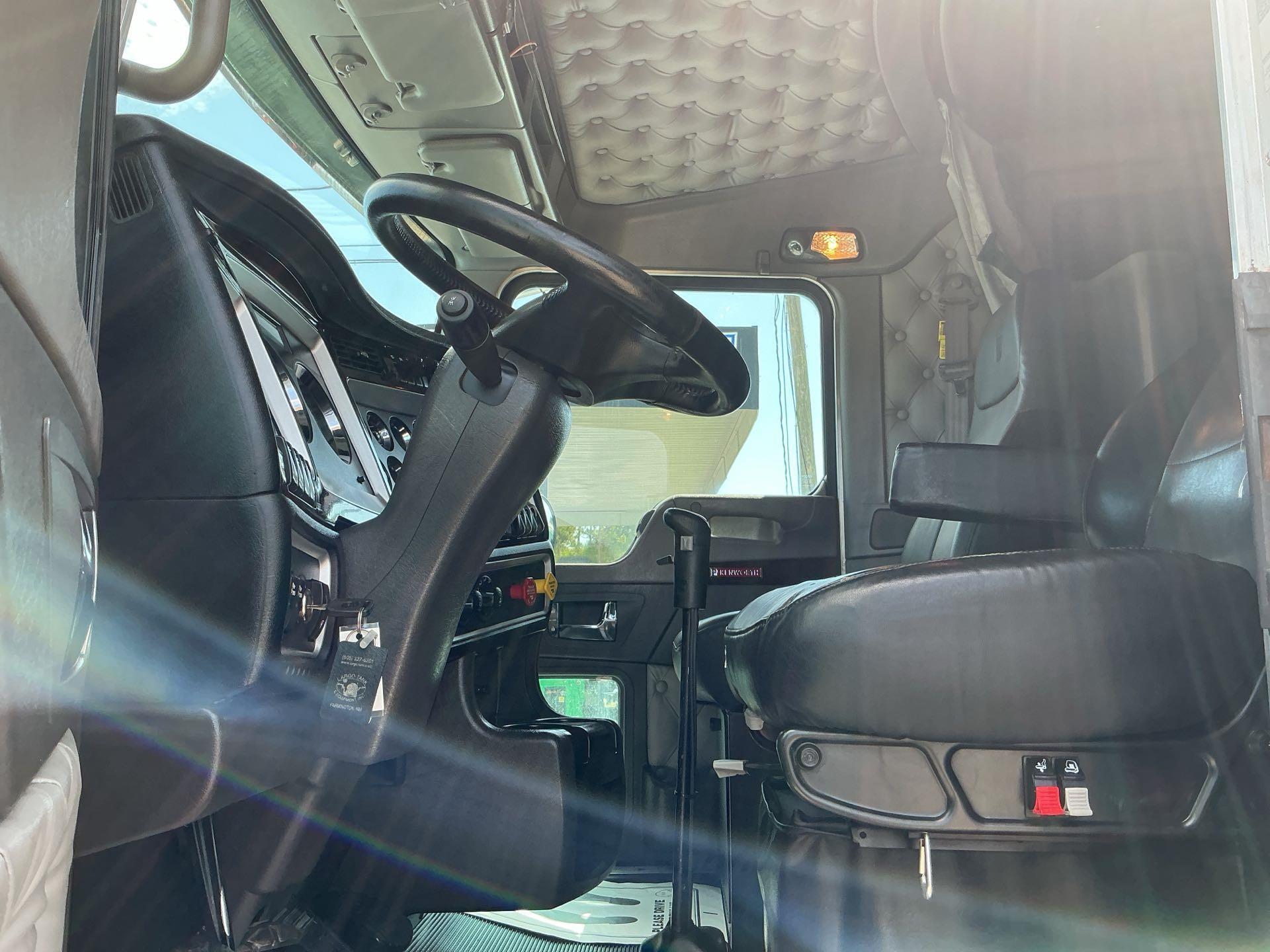 2021 Kenworth W900