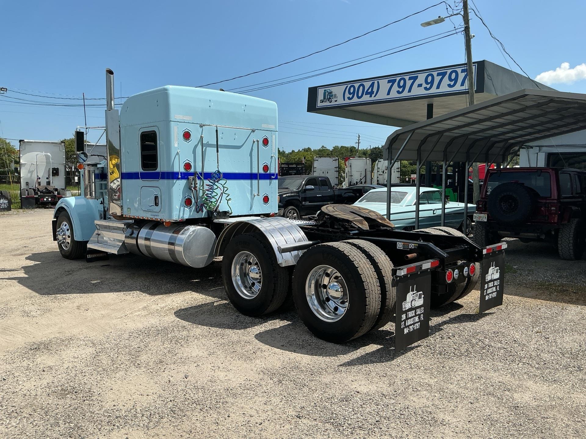 2021 Kenworth W900