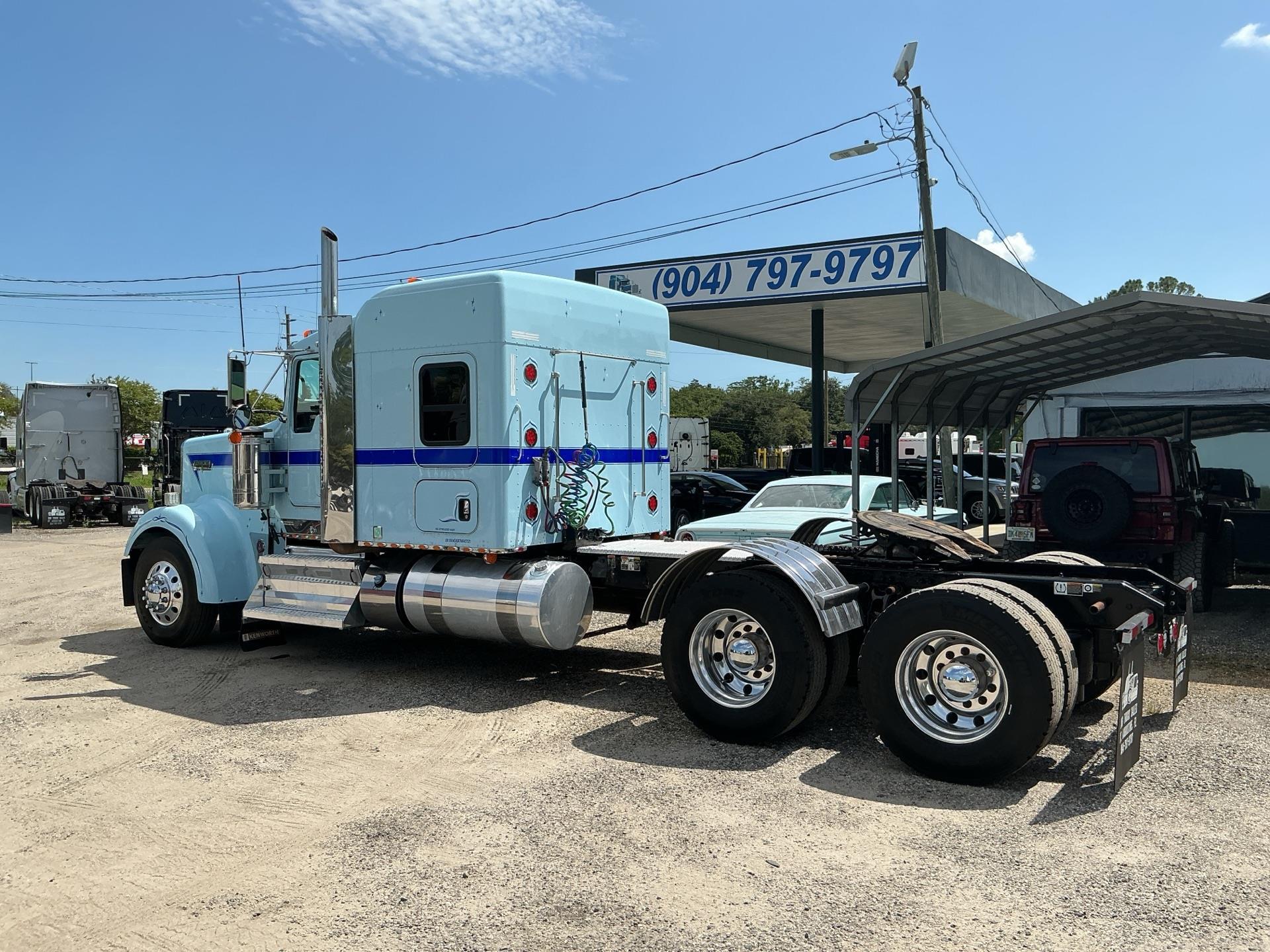 2021 Kenworth W900