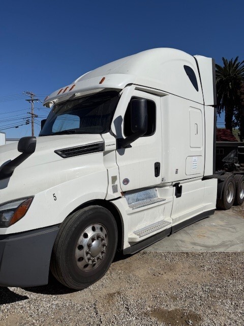2021 Freightliner Cascadia 126