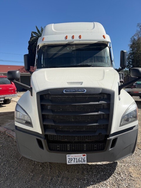 2021 Freightliner Cascadia 126