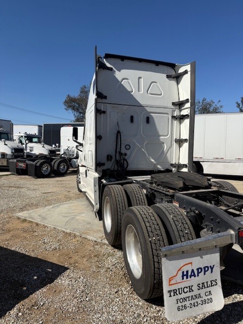 2021 Freightliner Cascadia 126